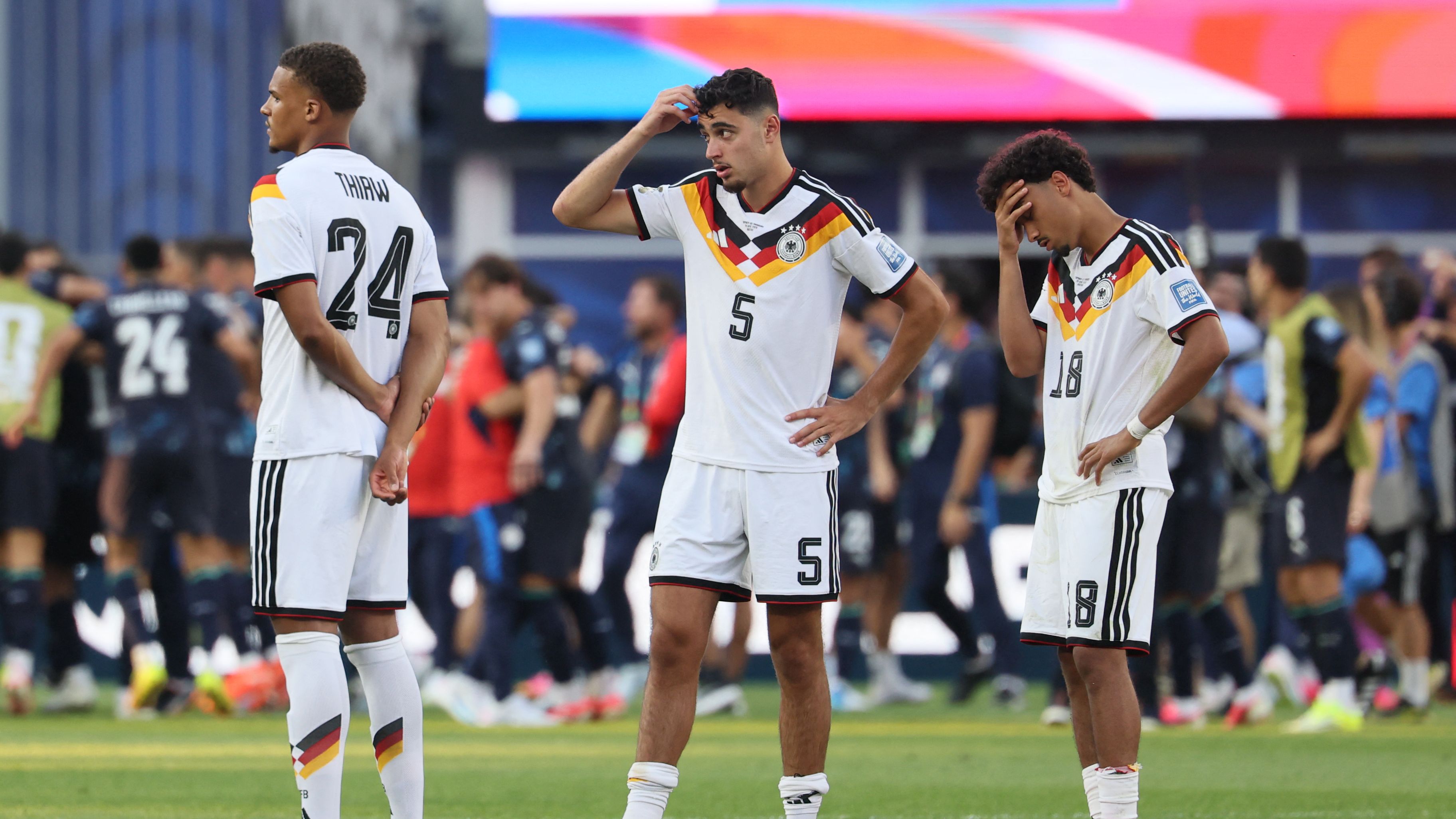 FBL-WC-2026-MATCH74-GER-PAR-FANS