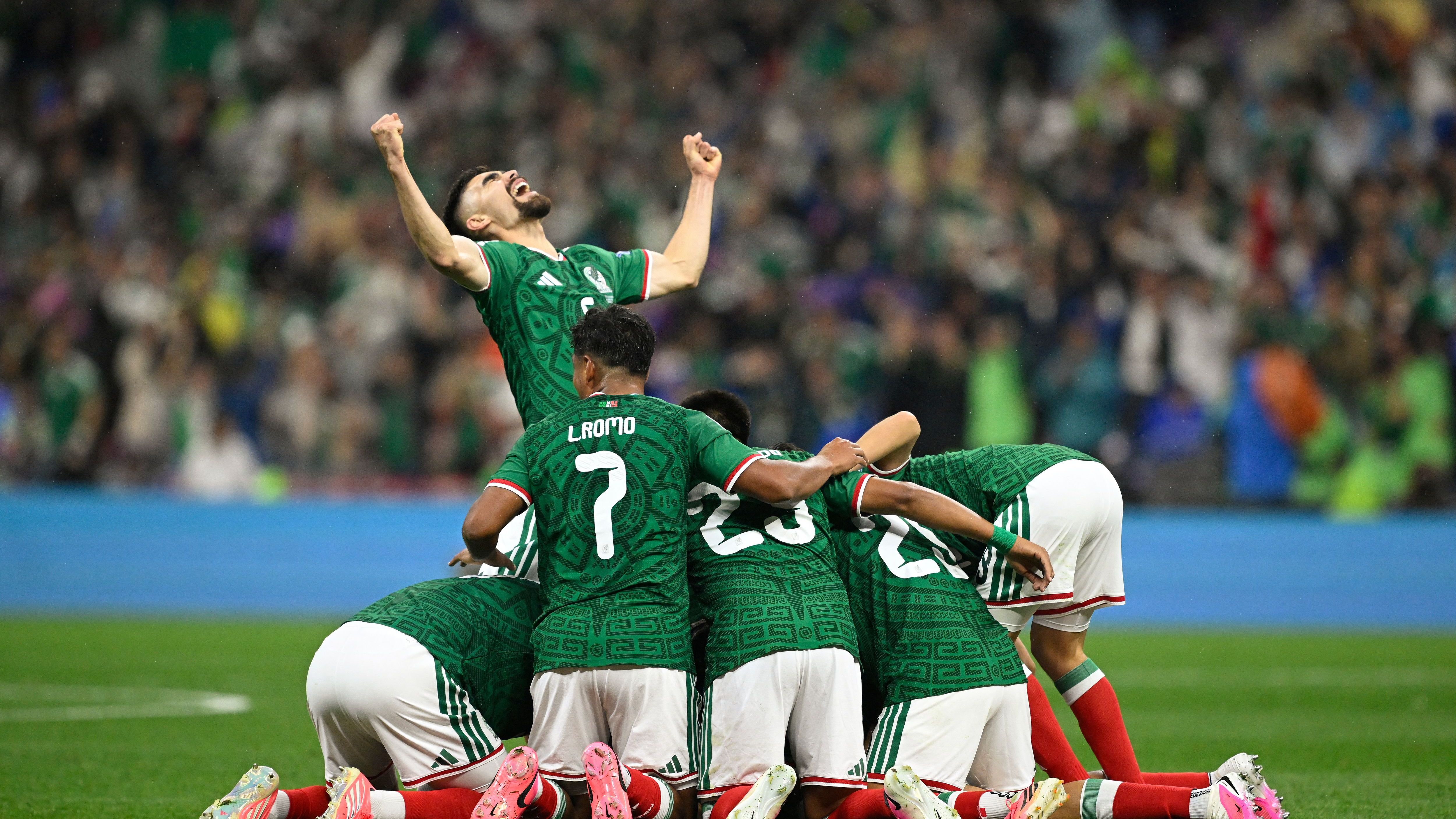 TOPSHOT-FBL-WC-2026-MATCH79-MEX-ECU