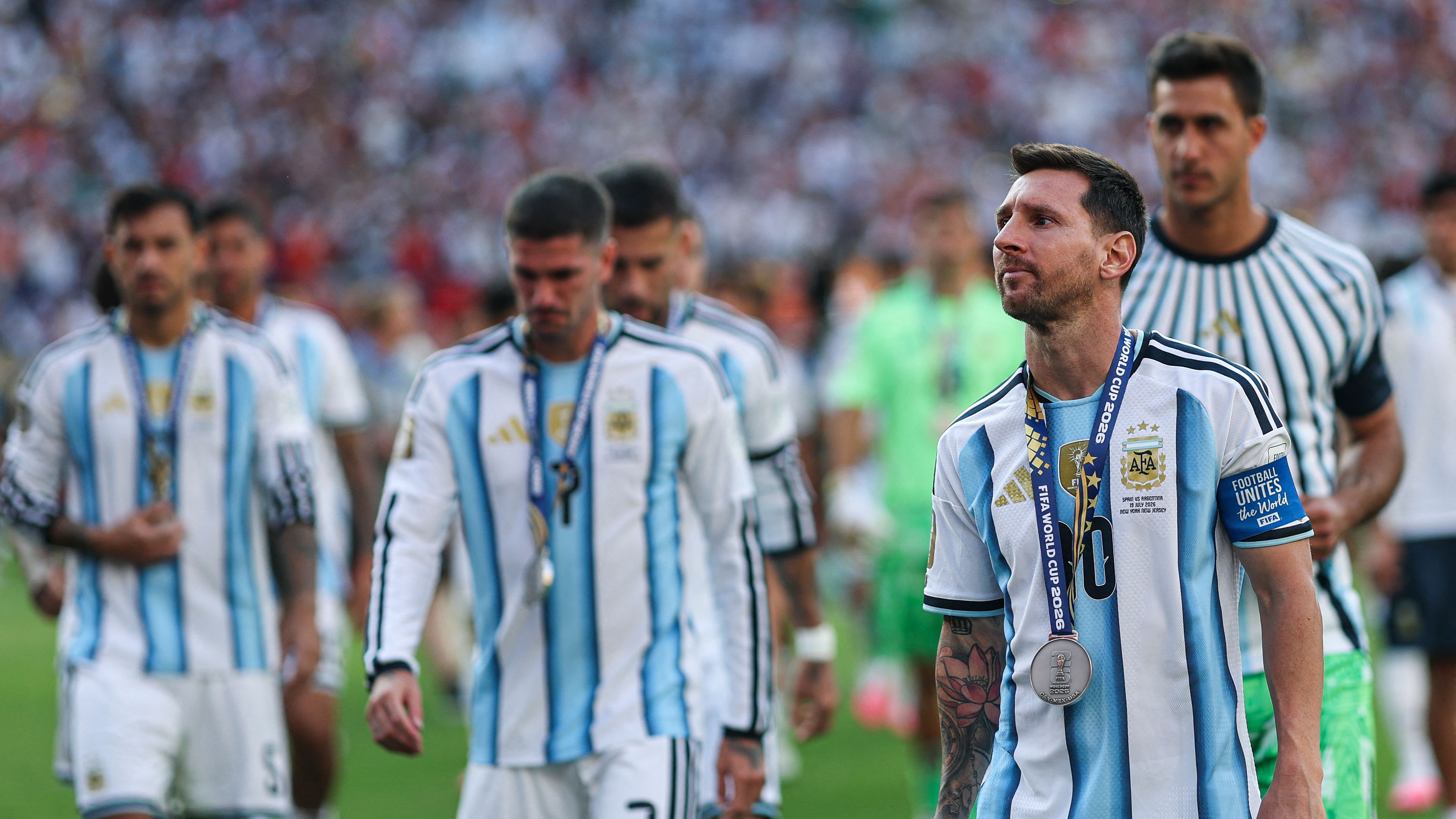 TOPSHOT-FBL-WC-2026-MATCH104-ESP-ARG-FINAL-TROPHY