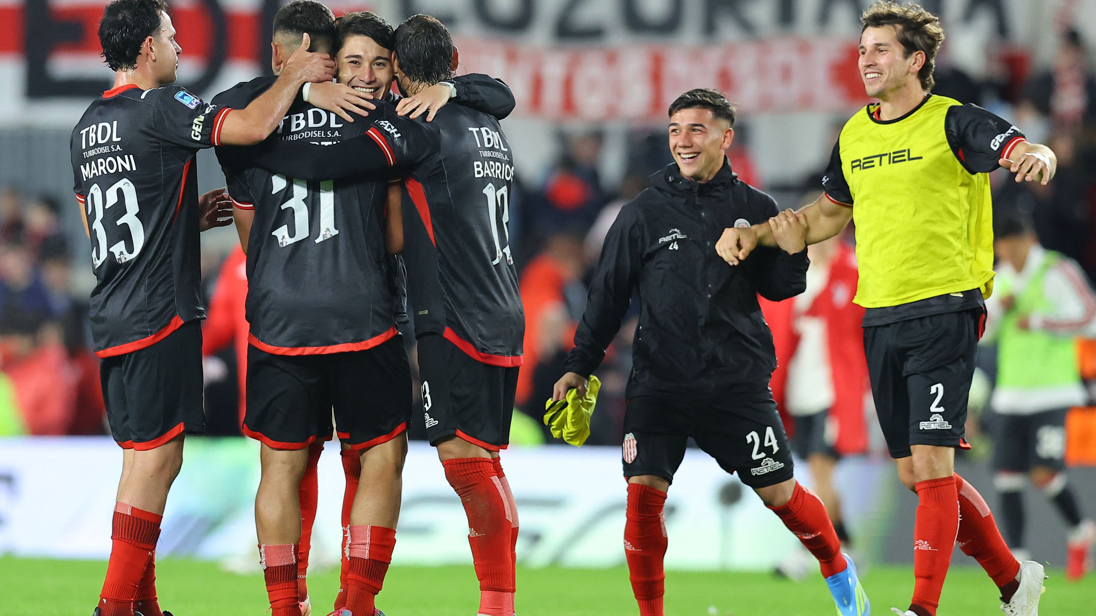 FBL-ARG-RIVER-BARRACAS