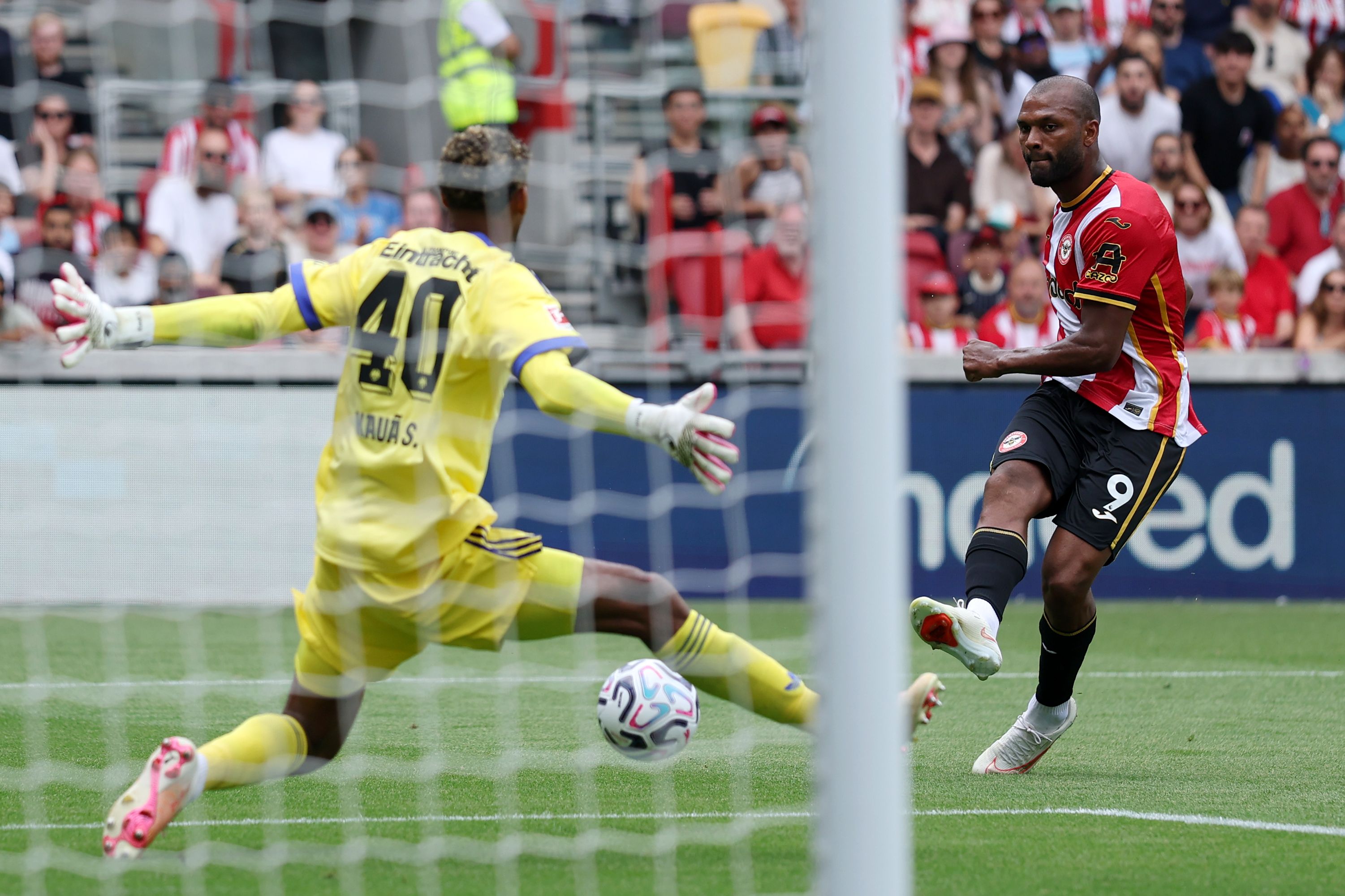 Brentford v Eintracht Frankfurt - Pre-Season Friendly