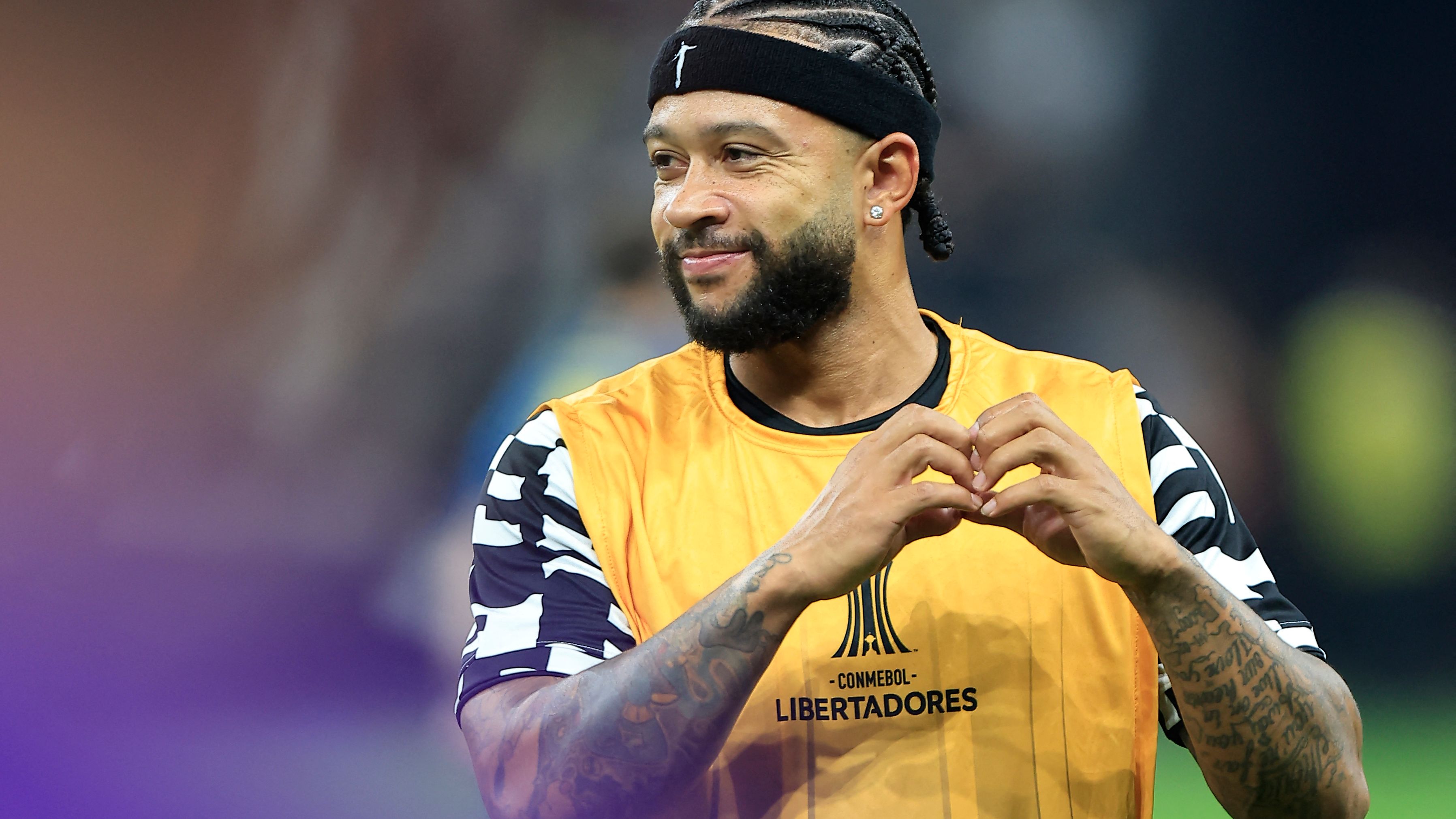 Corinthians explica regra "antipolítica" no contrato de Memphis