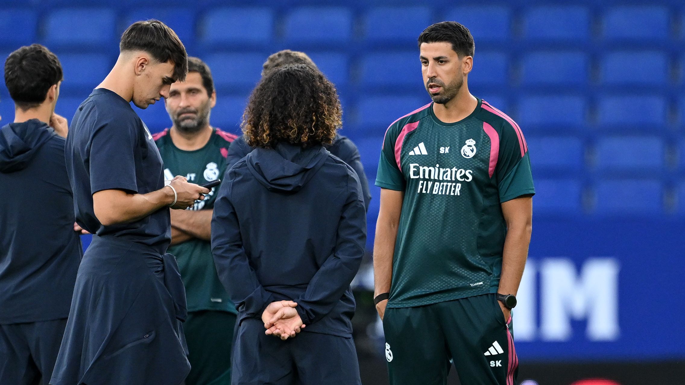 Apesar de se sentir "desvalorizado", como e por que Khedira voltou ao Real Madrid?