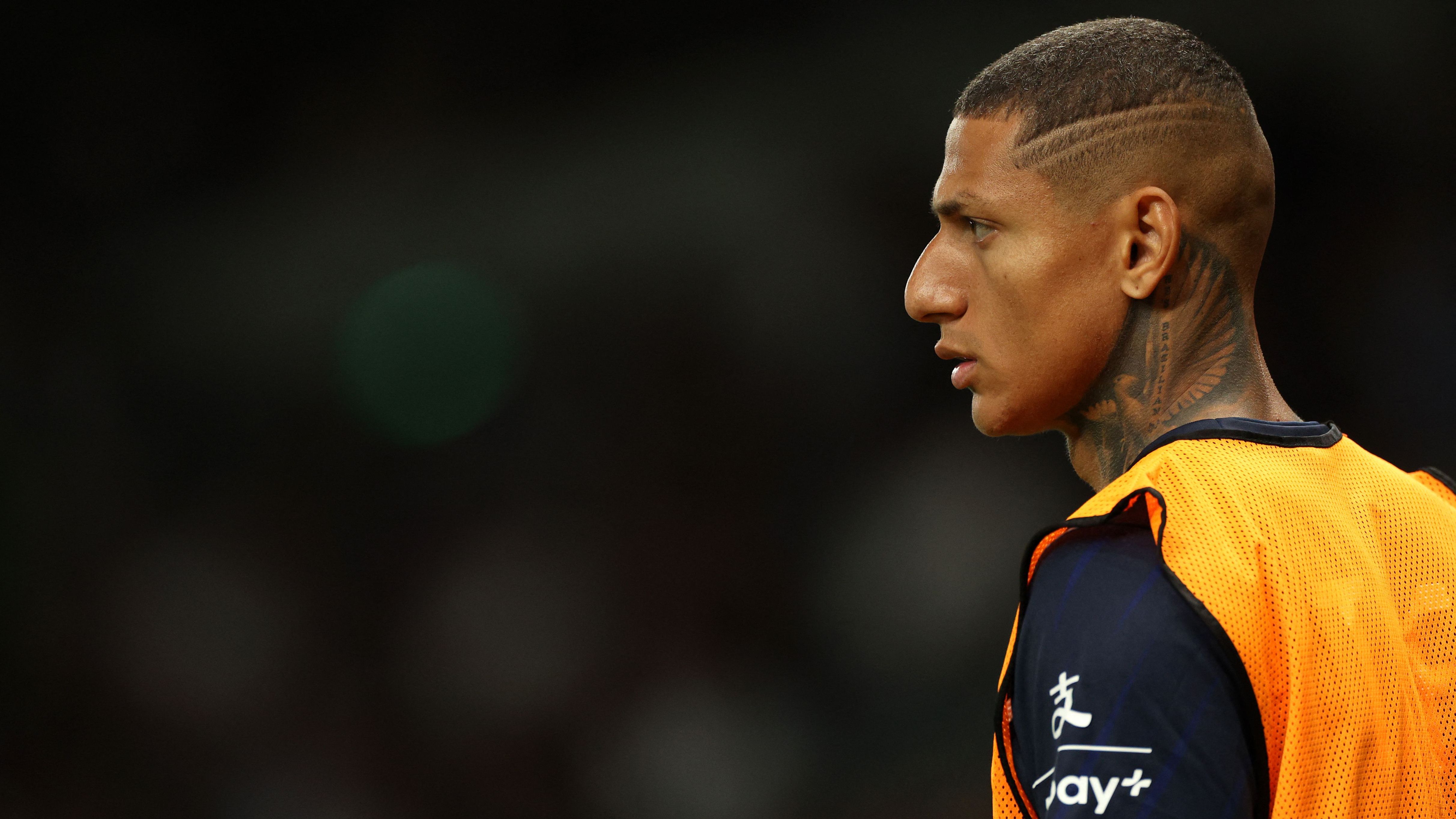 De Zerbi est impitoyable envers Richarlison, mis à l’écart, qui répond avec un emoji lourd de sens