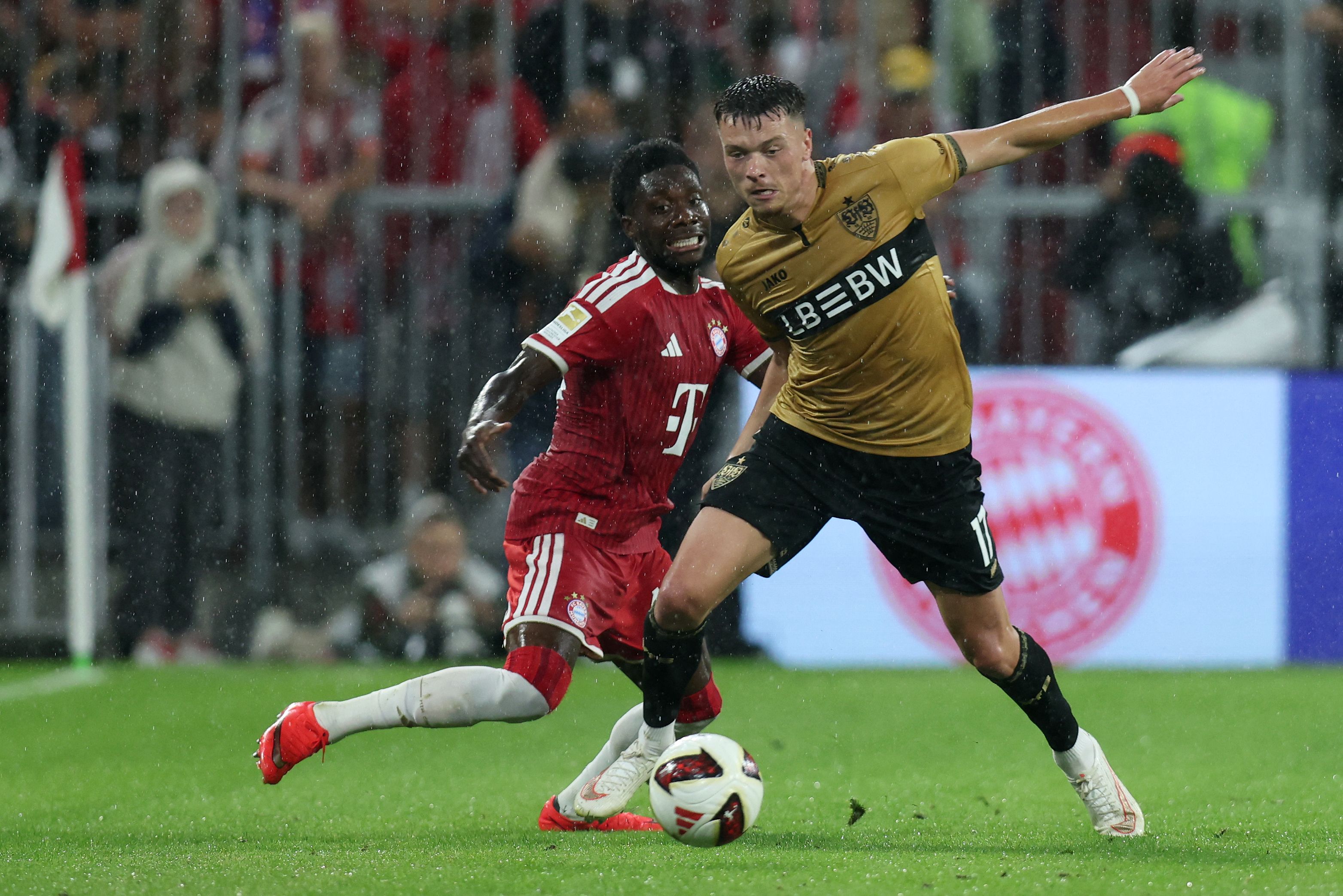 FBL-GER-BUNDESLIGA-BAYERN MUNICH-STUTTGART