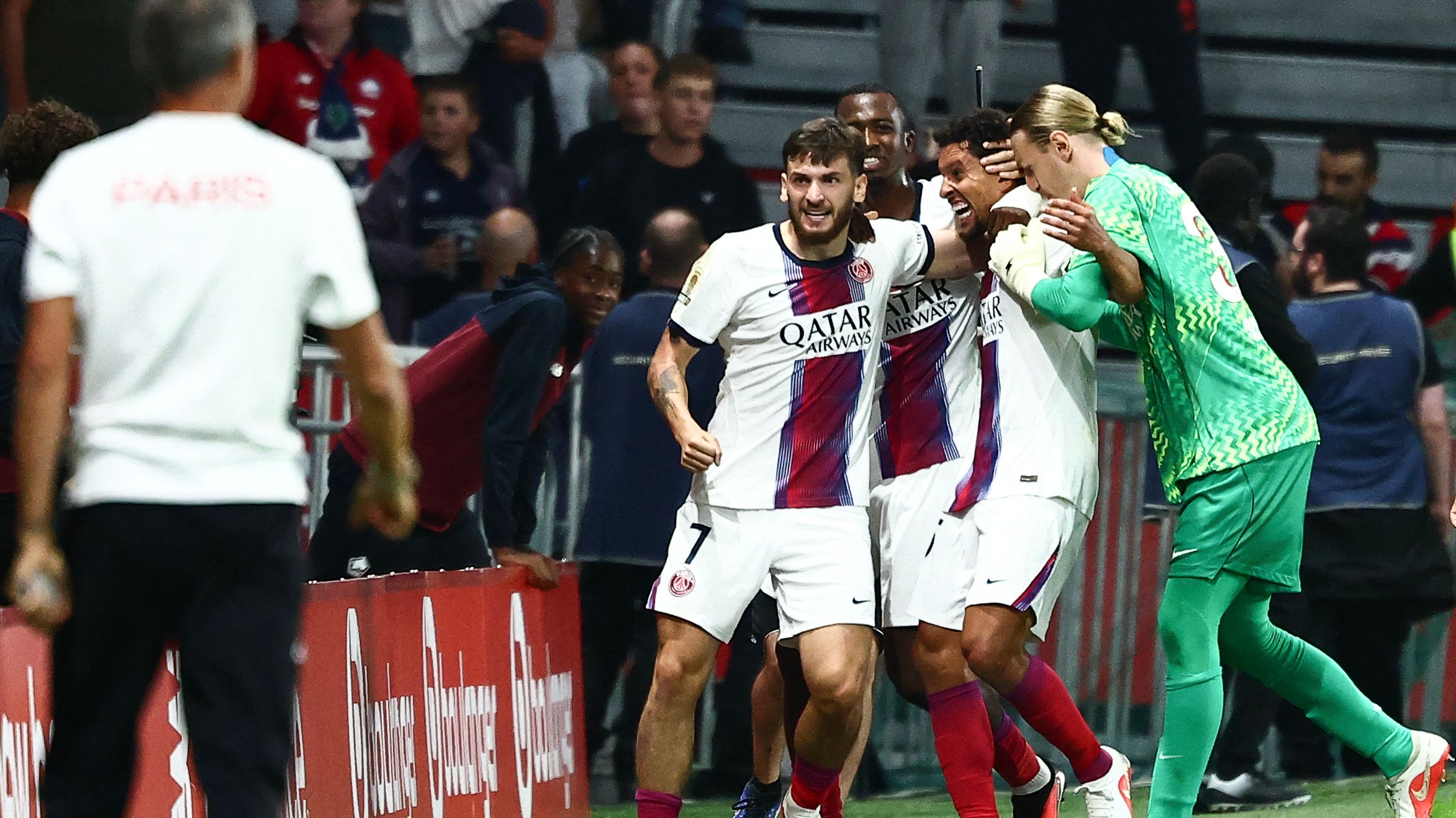 A loucura é um hábito parisiense: virada nos minutos finais priva Ancelotti de um feito histórico