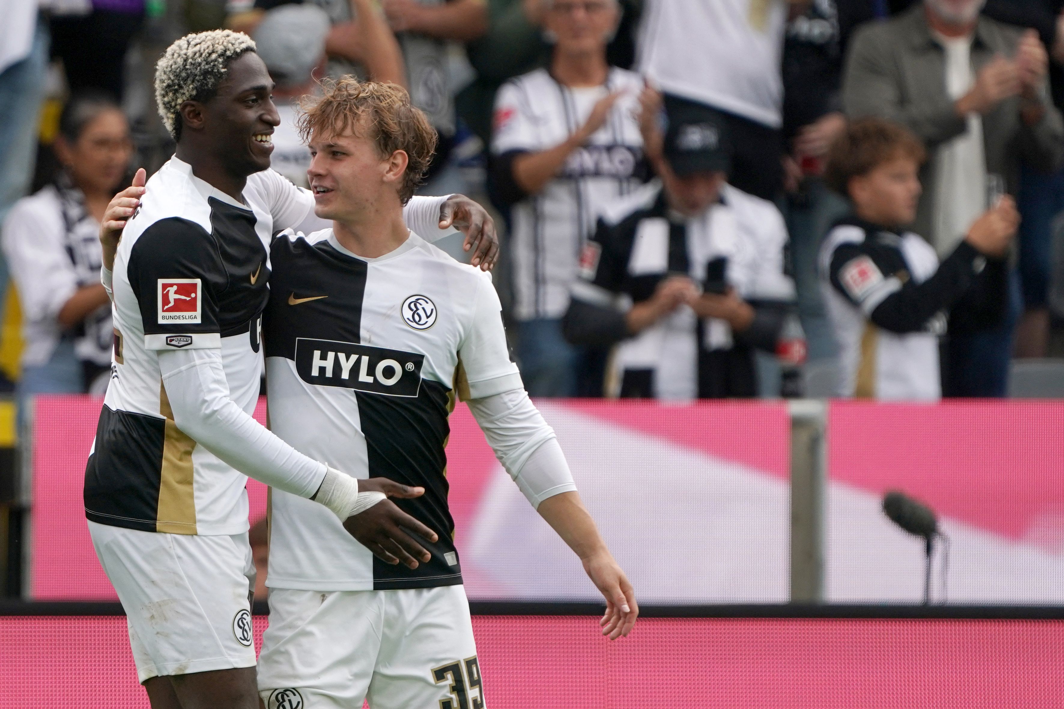 FBL-GER-BUNDESLIGA-ELVERSBERG-LEVERKUSEN