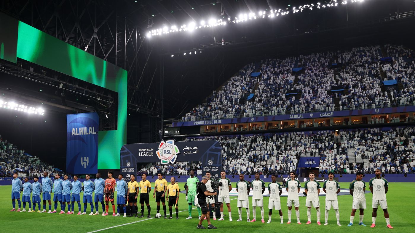 "سيجلب نجم الأهلي".. الهلال يخطط لحسم صفقات محلية كبيرة بقوة المال!