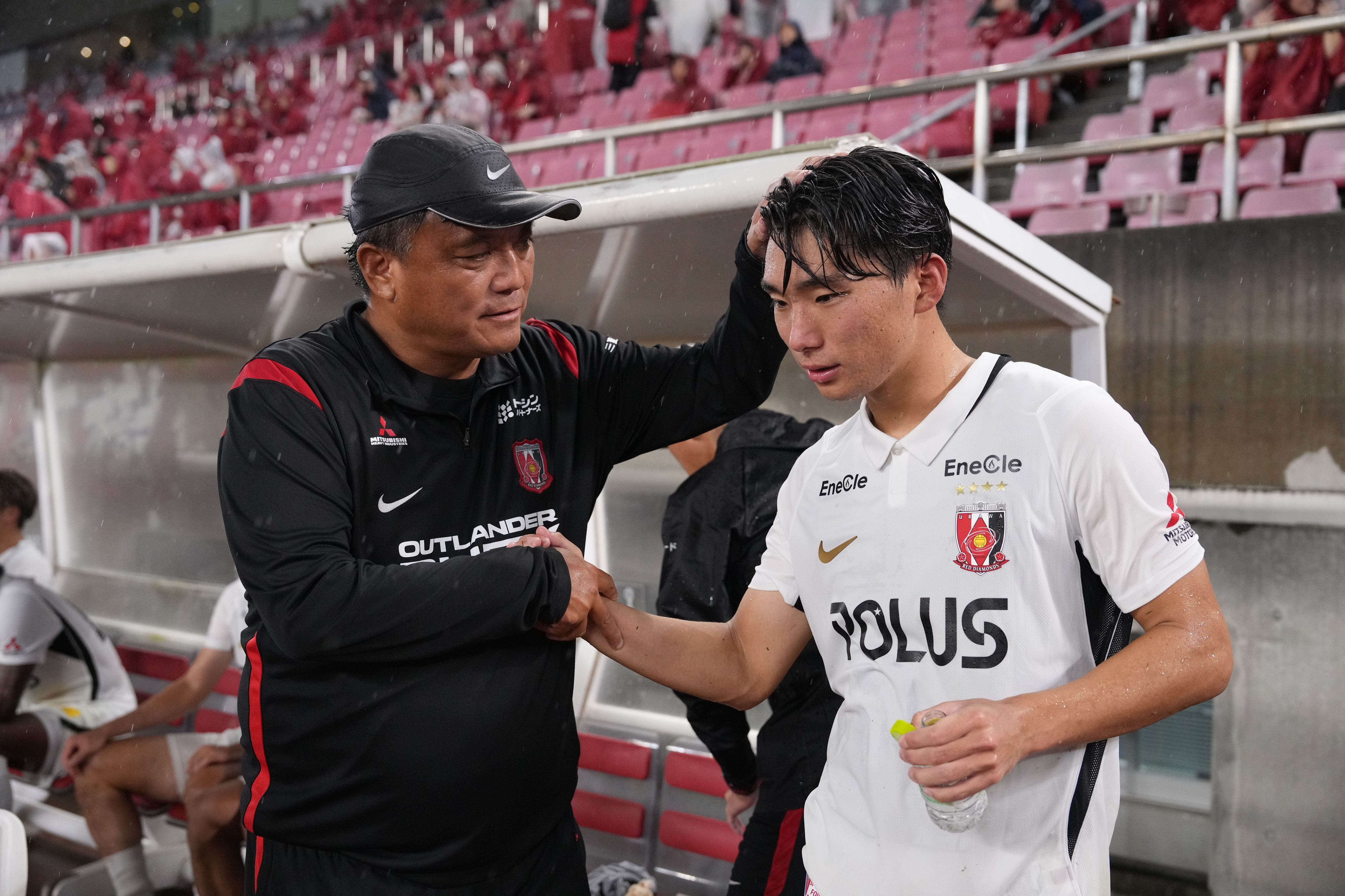 Kashima Antlers v Urawa Red Diamonds - J.LEAGUE MEIJI YASUDA J1