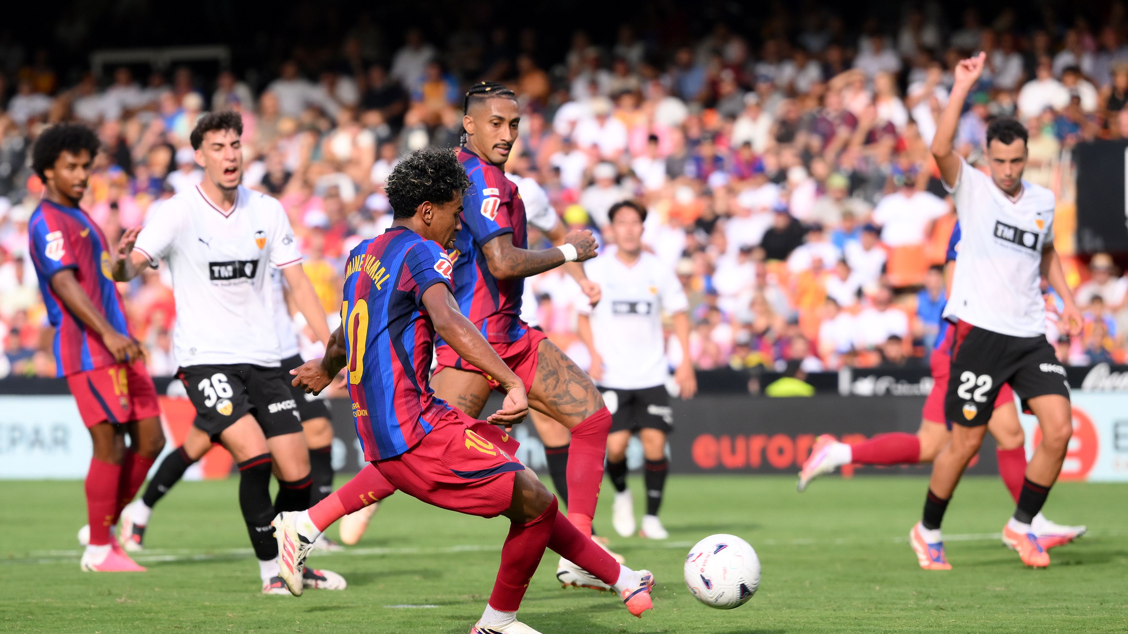 Valencia CF v FC Barcelona - LaLiga EA Sports 2026/27