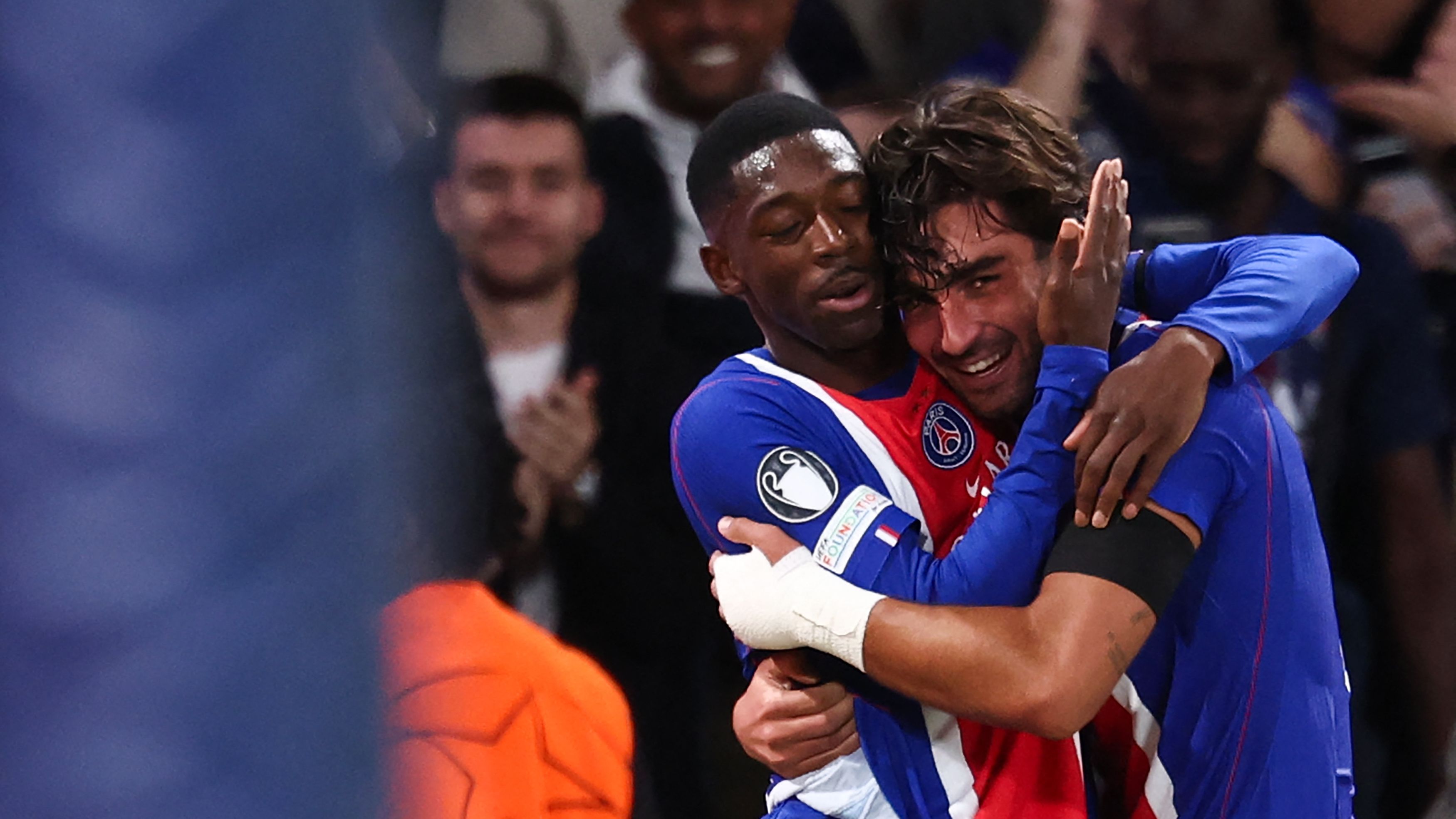 TOPSHOT-FBL-EUR-C1-PSG-BRATISLAVA