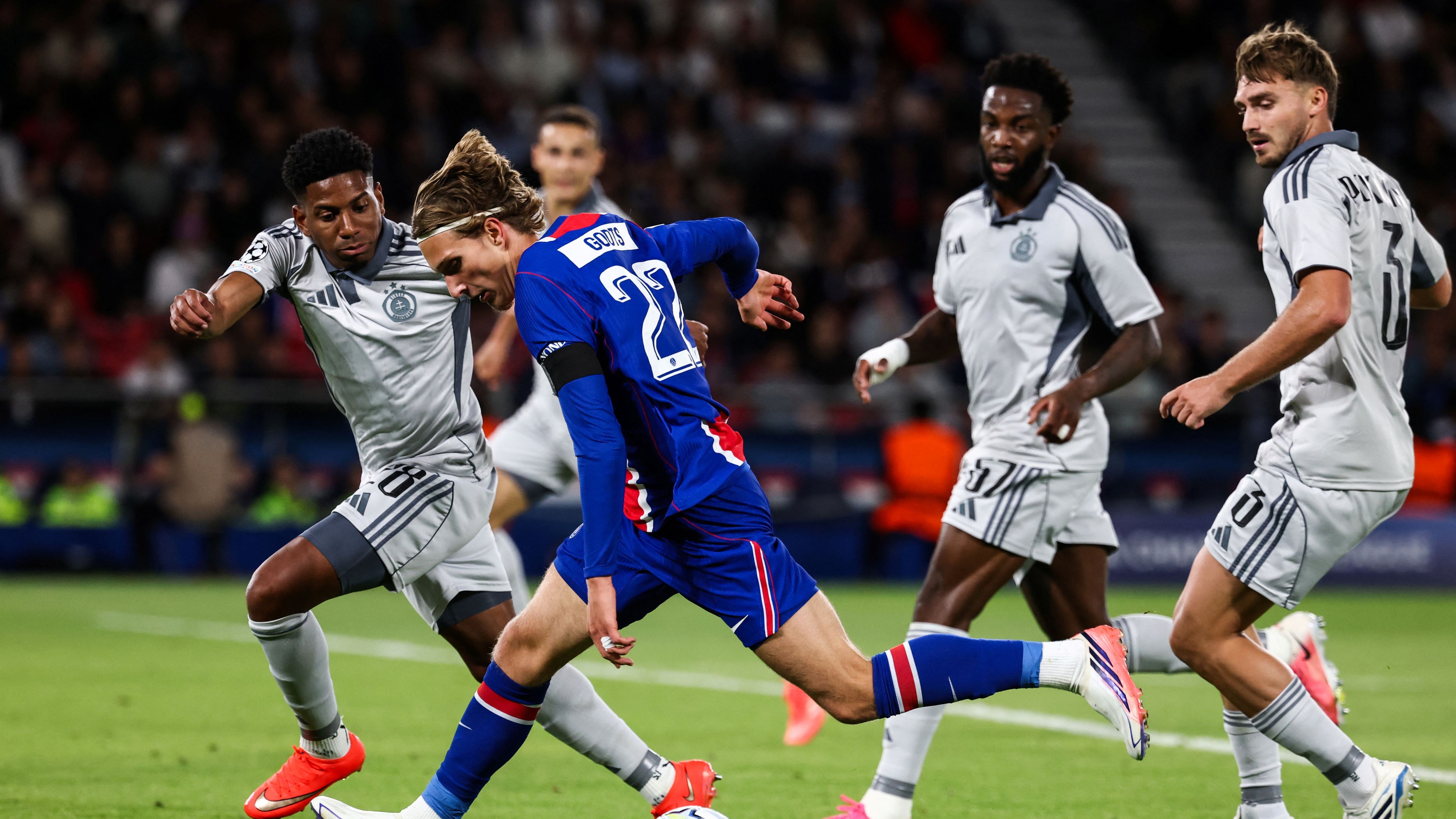 TOPSHOT-FBL-EUR-C1-PSG-BRATISLAVA