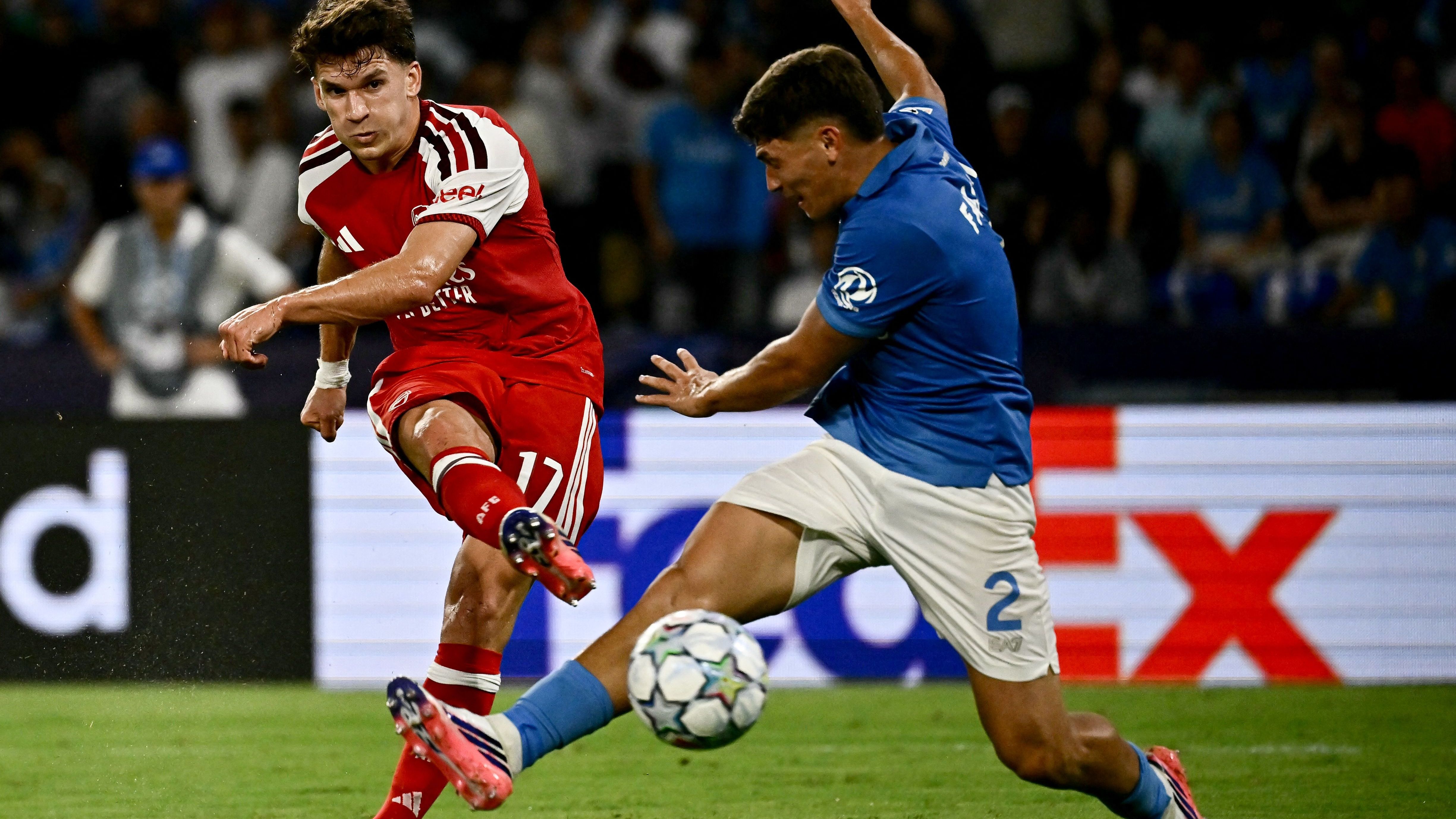 TOPSHOT-FBL-EUR-C1-NAPOLI-ARSENAL