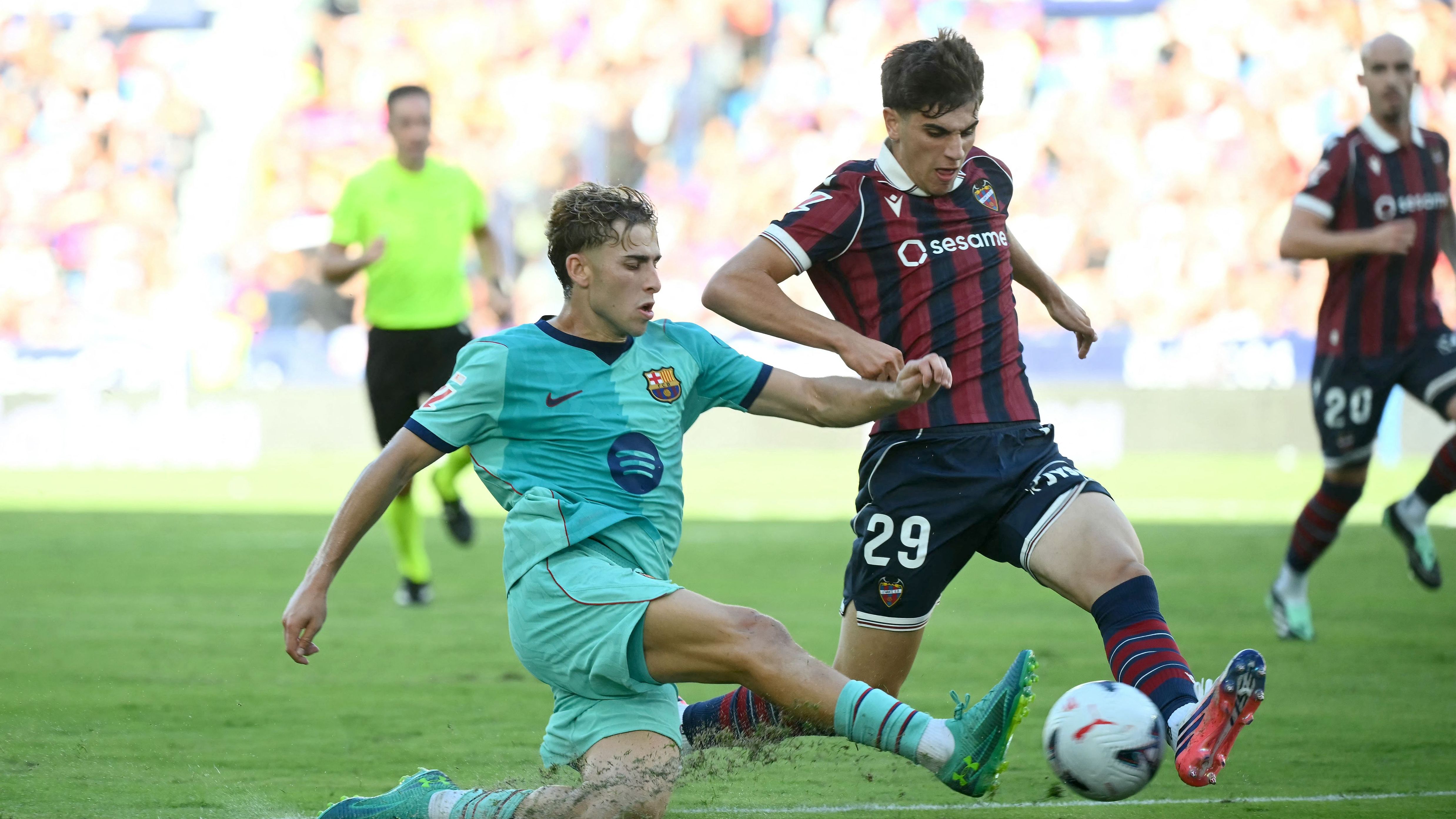 FBL-ESP-LIGA-LEVANTE-BARCELONA