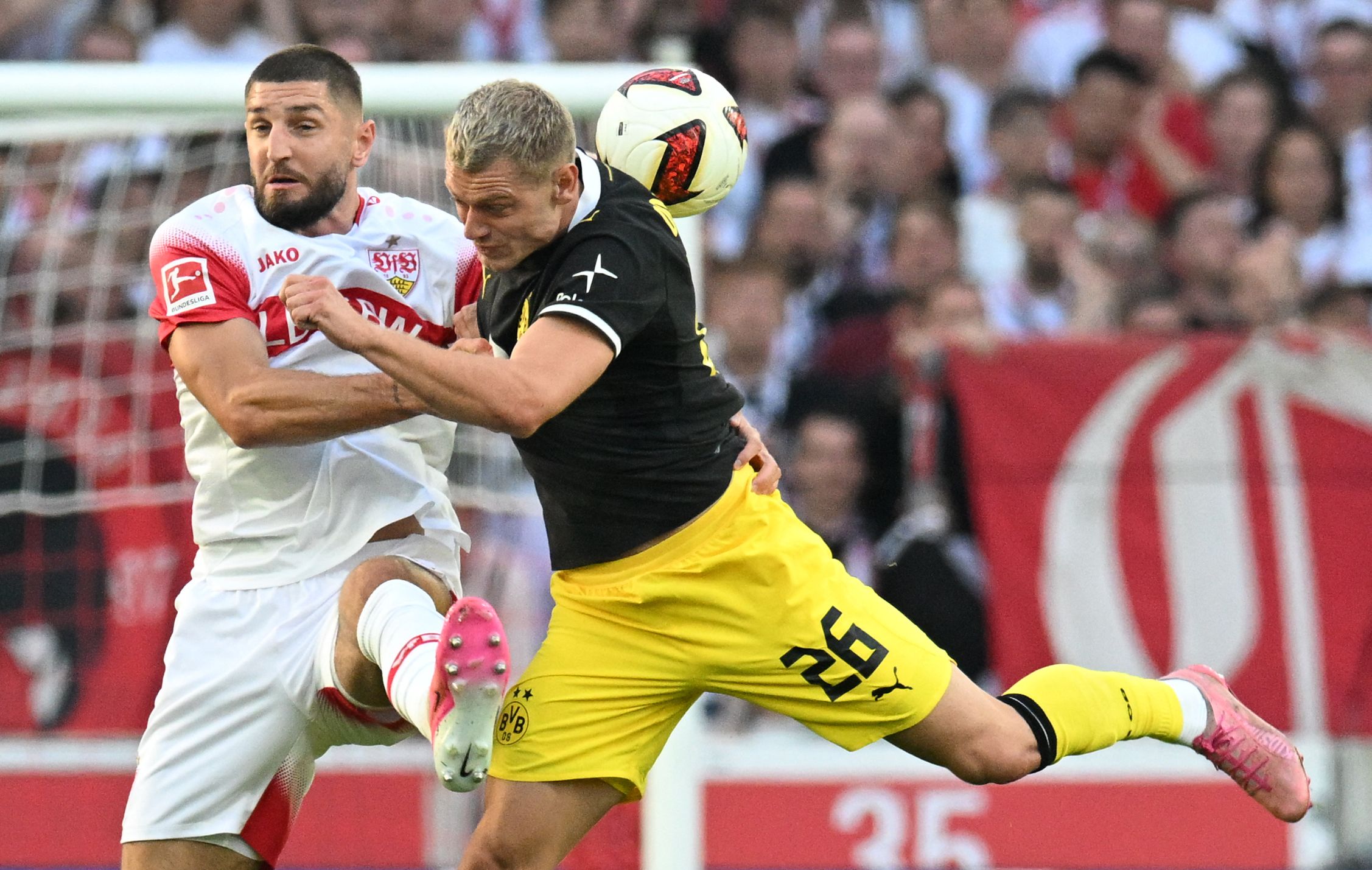 FBL-GER-BUNDESLIGA-STUTTGART-DORTMUND