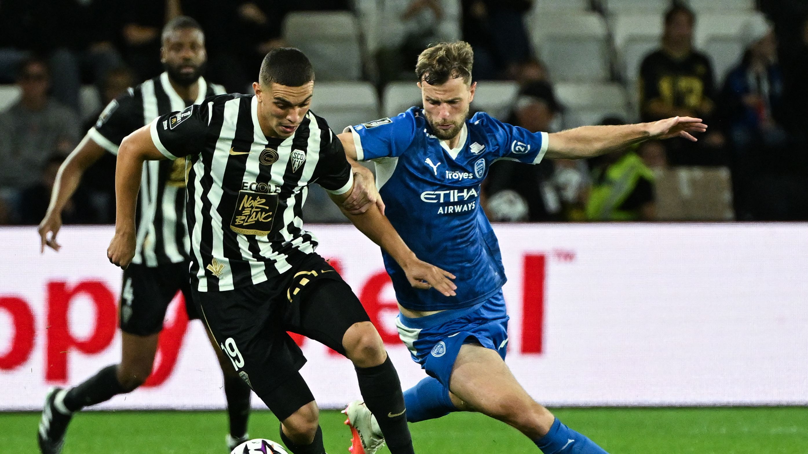 FBL-FRA-LIGUE1-ANGERS-TROYES