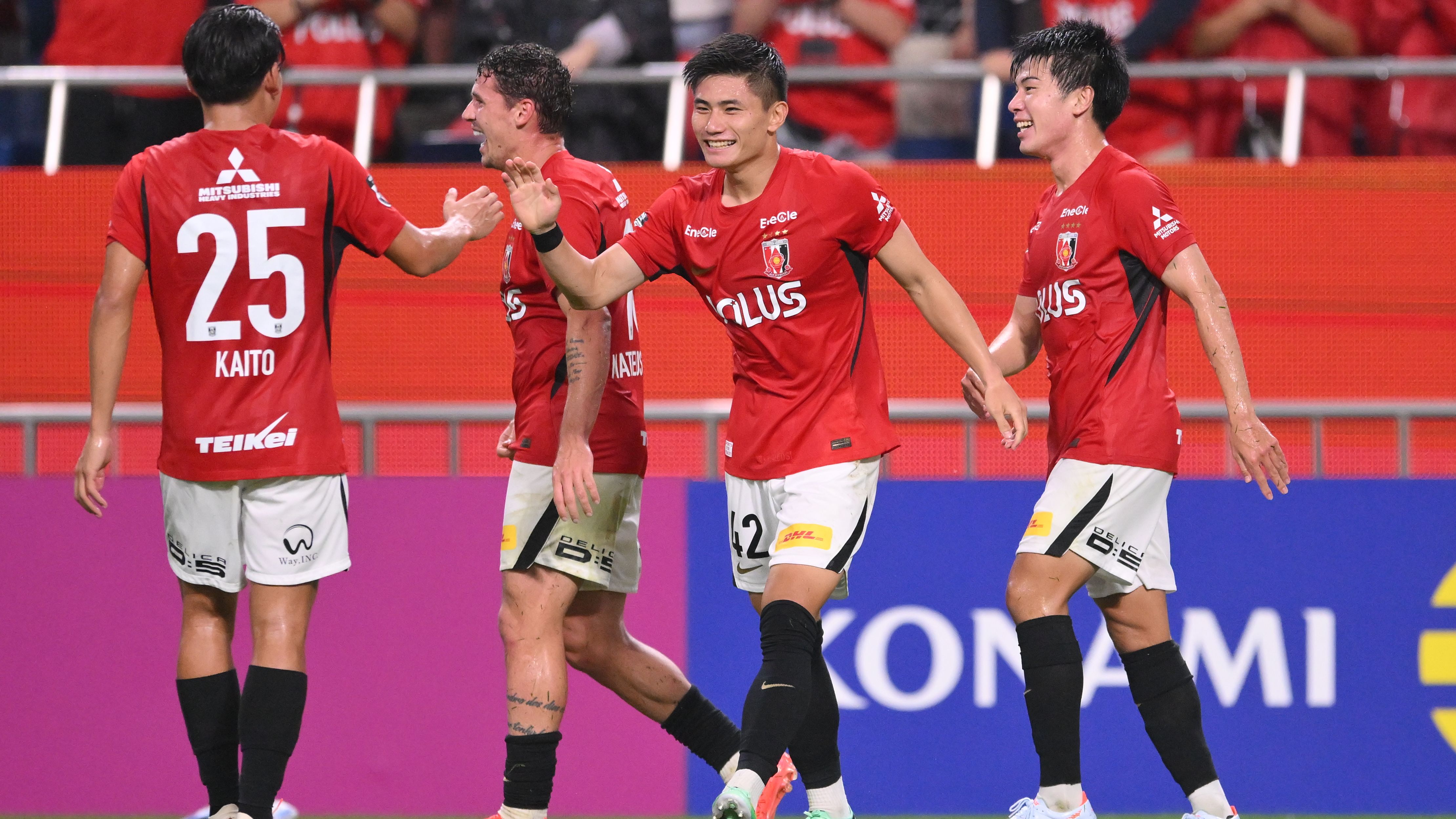 Urawa Red Diamonds v Tokyo Verdy - J.LEAGUE MEIJI YASUDA J1