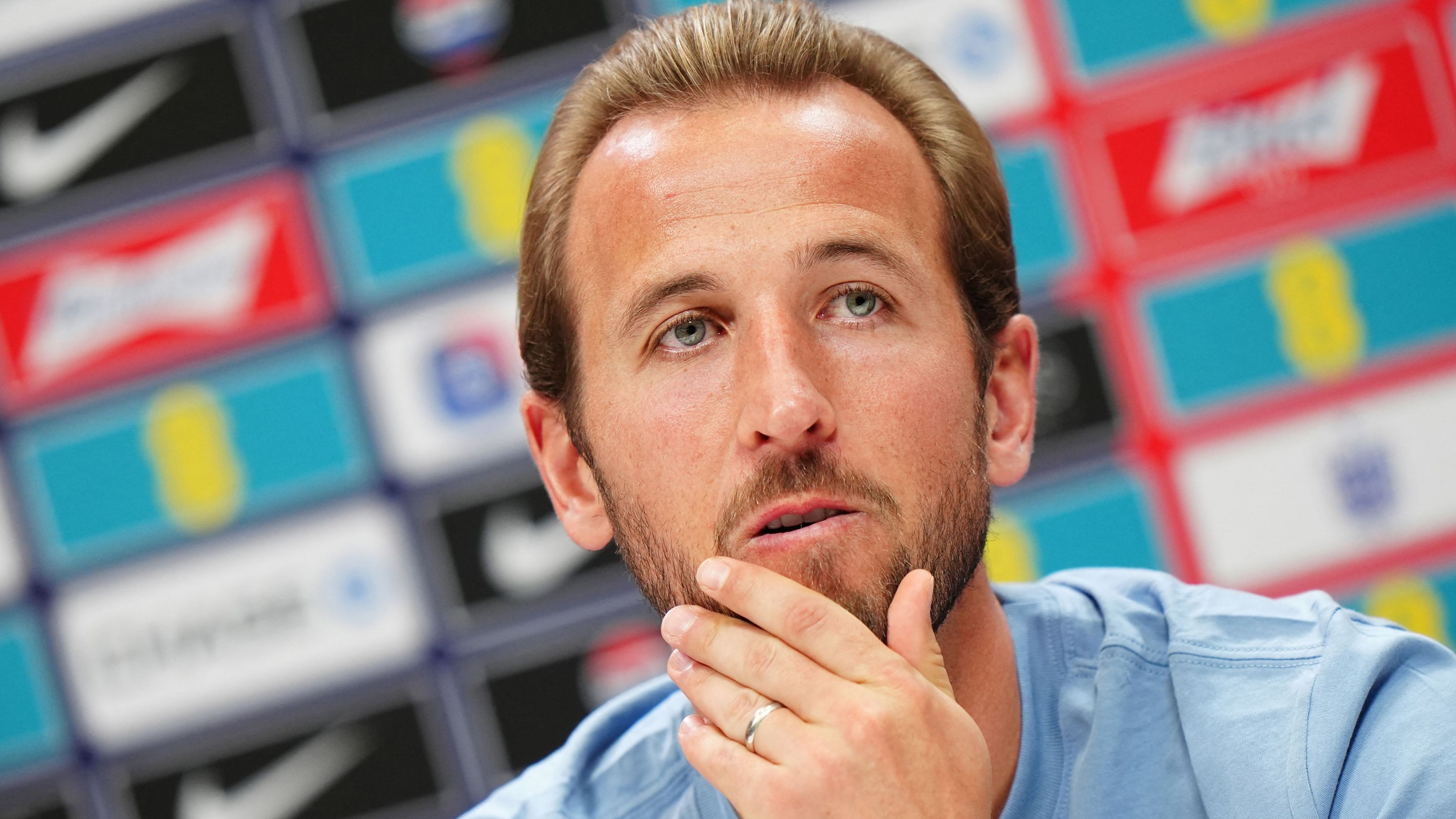 FBL-ENG-EUR-NATIONS-PRESSER