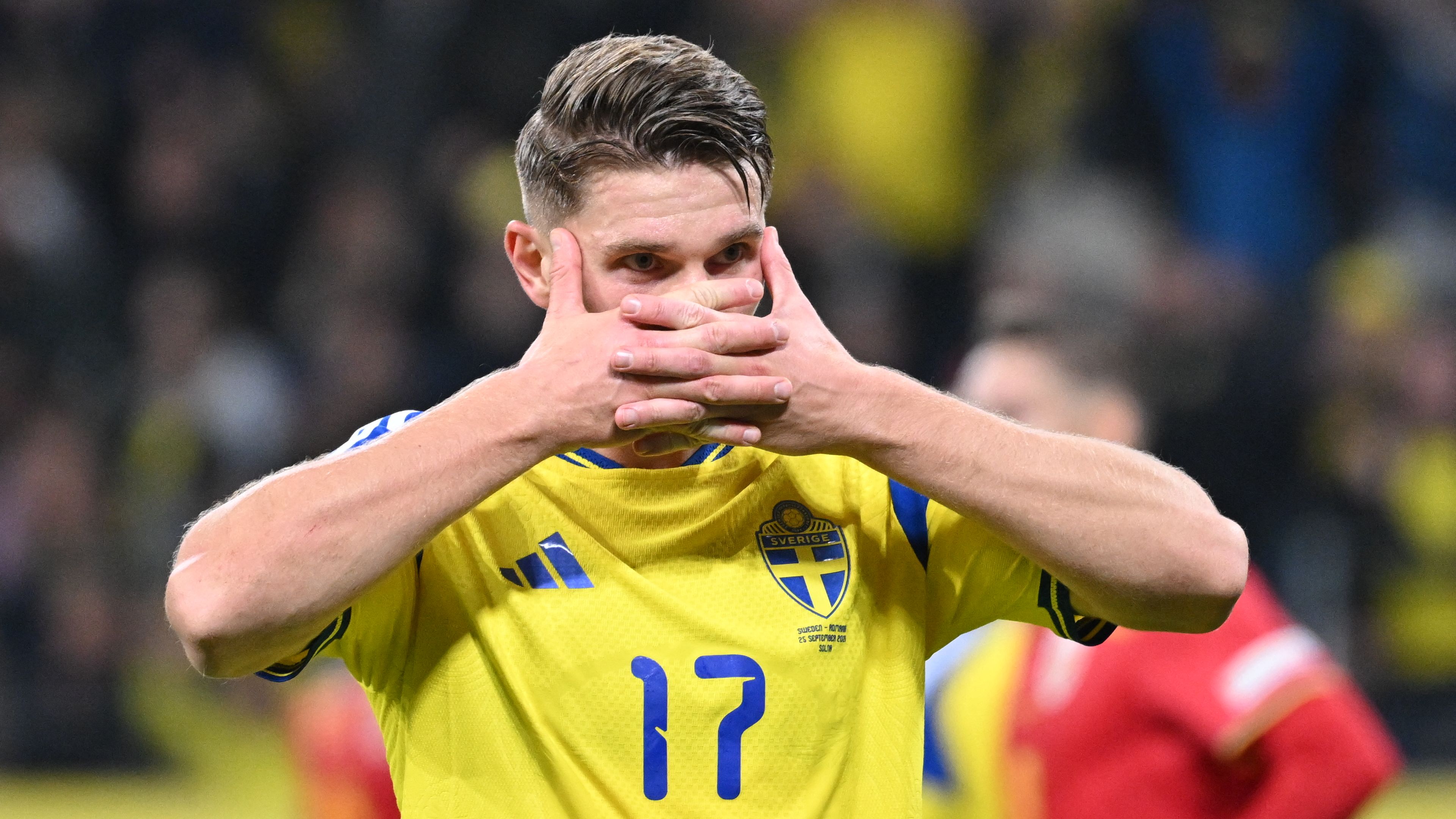 FBL-EUR-NATIONS-SWE-ROU