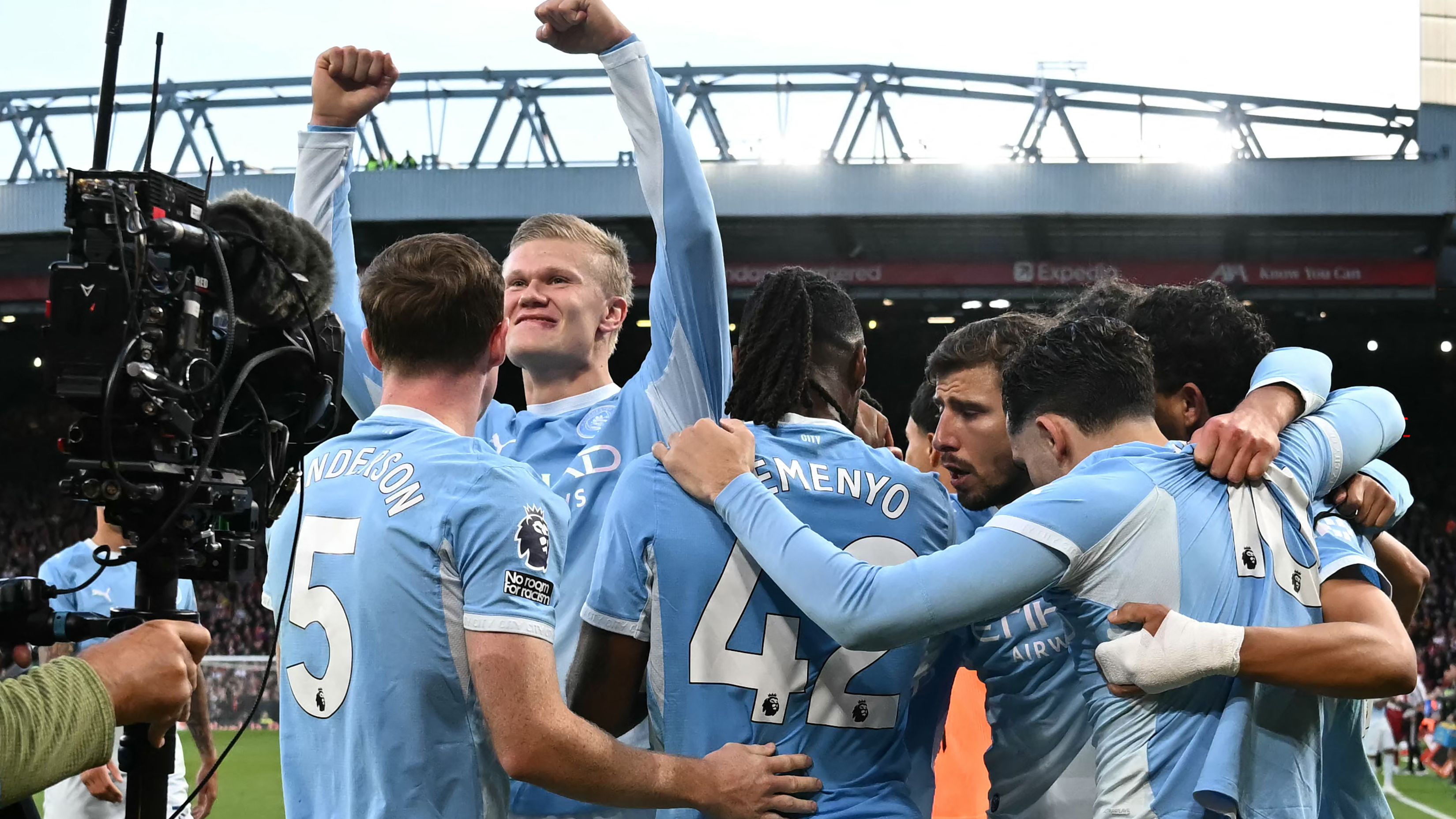 TOPSHOT-FBL-ENG-PR-LIVERPOOL-MAN CITY