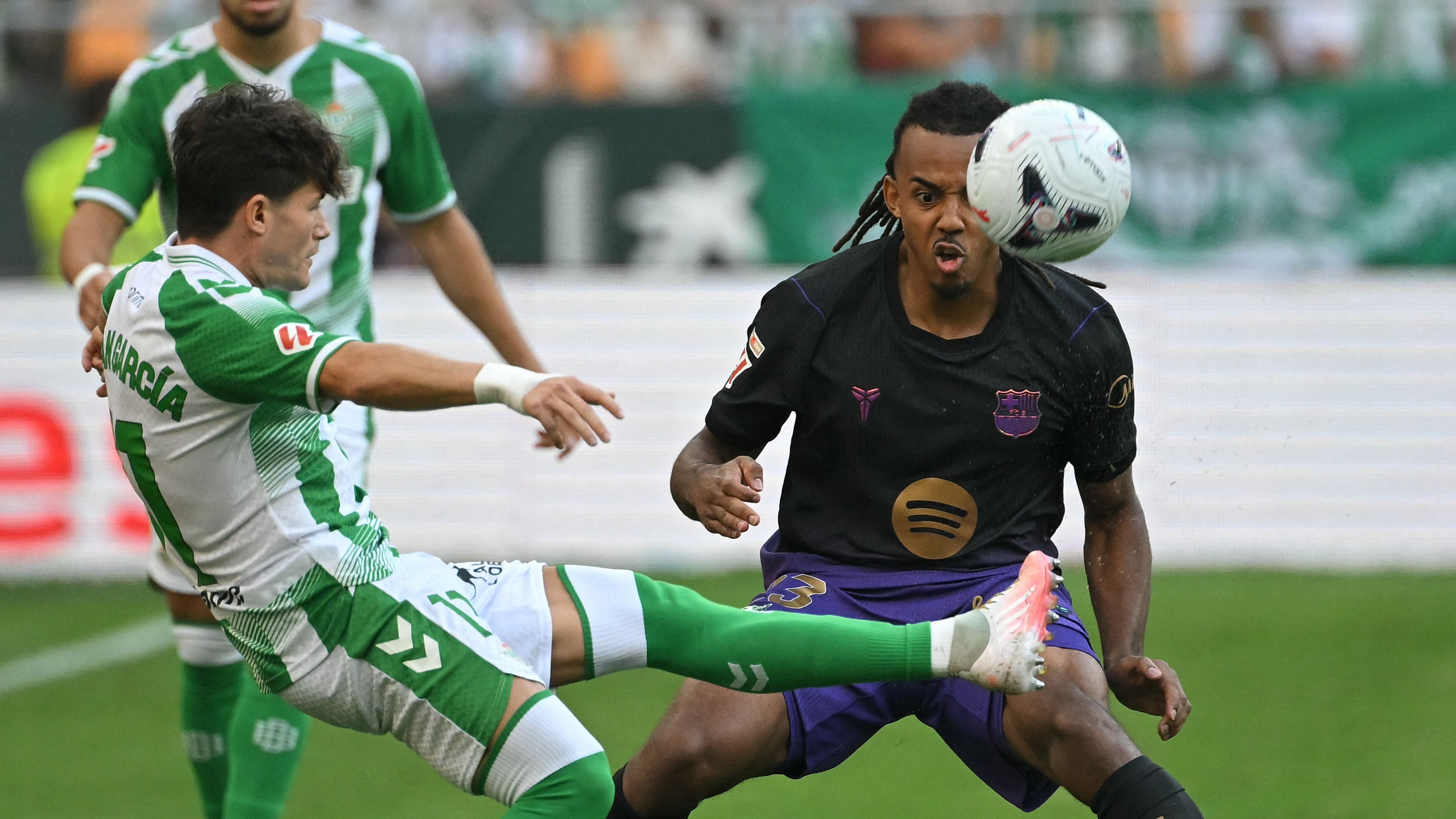 FBL-ESP-LIGA-BETIS-BARCELONA