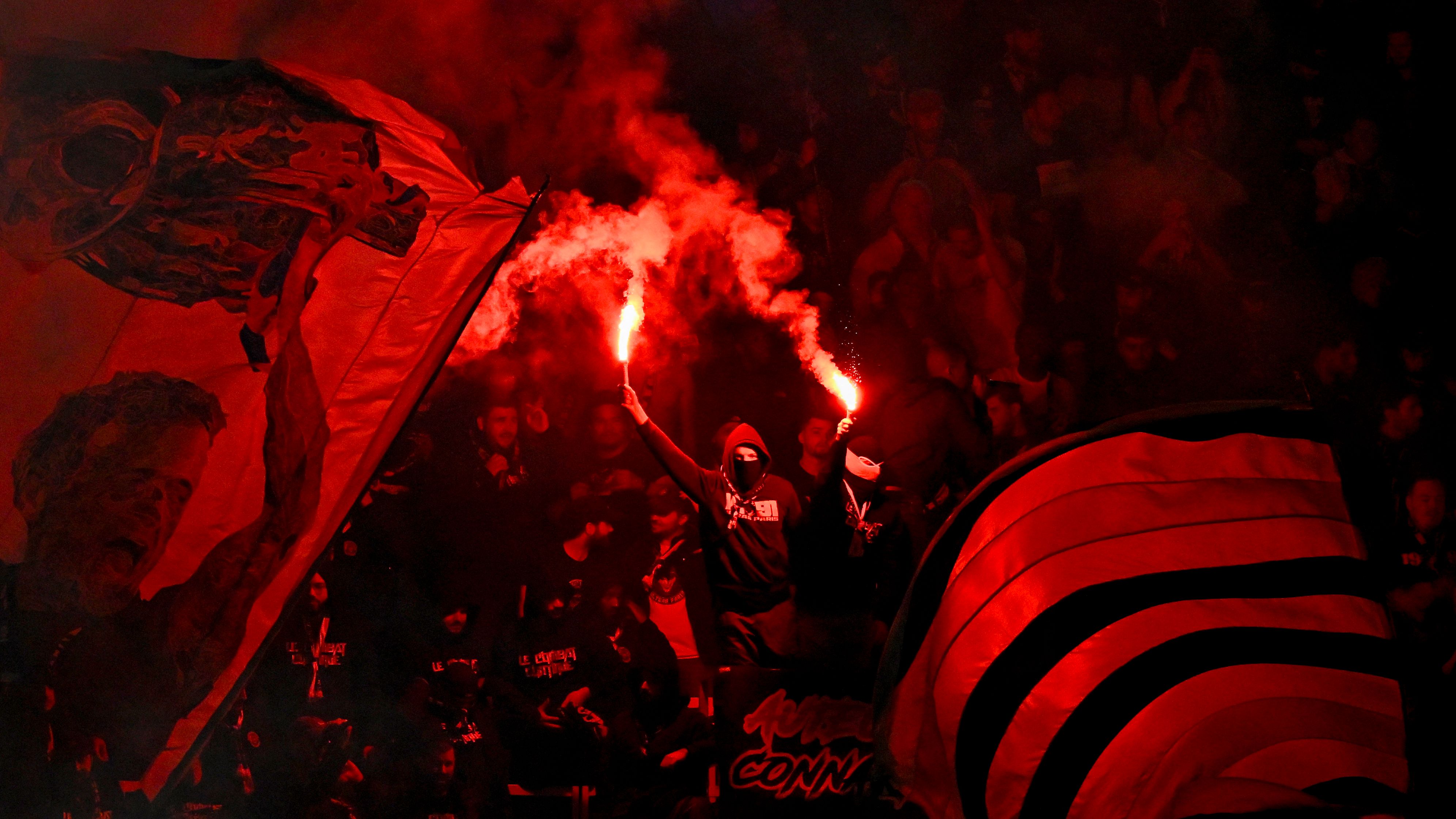 TOPSHOT-FBL-EUR-C1-PSG-BARCELONA