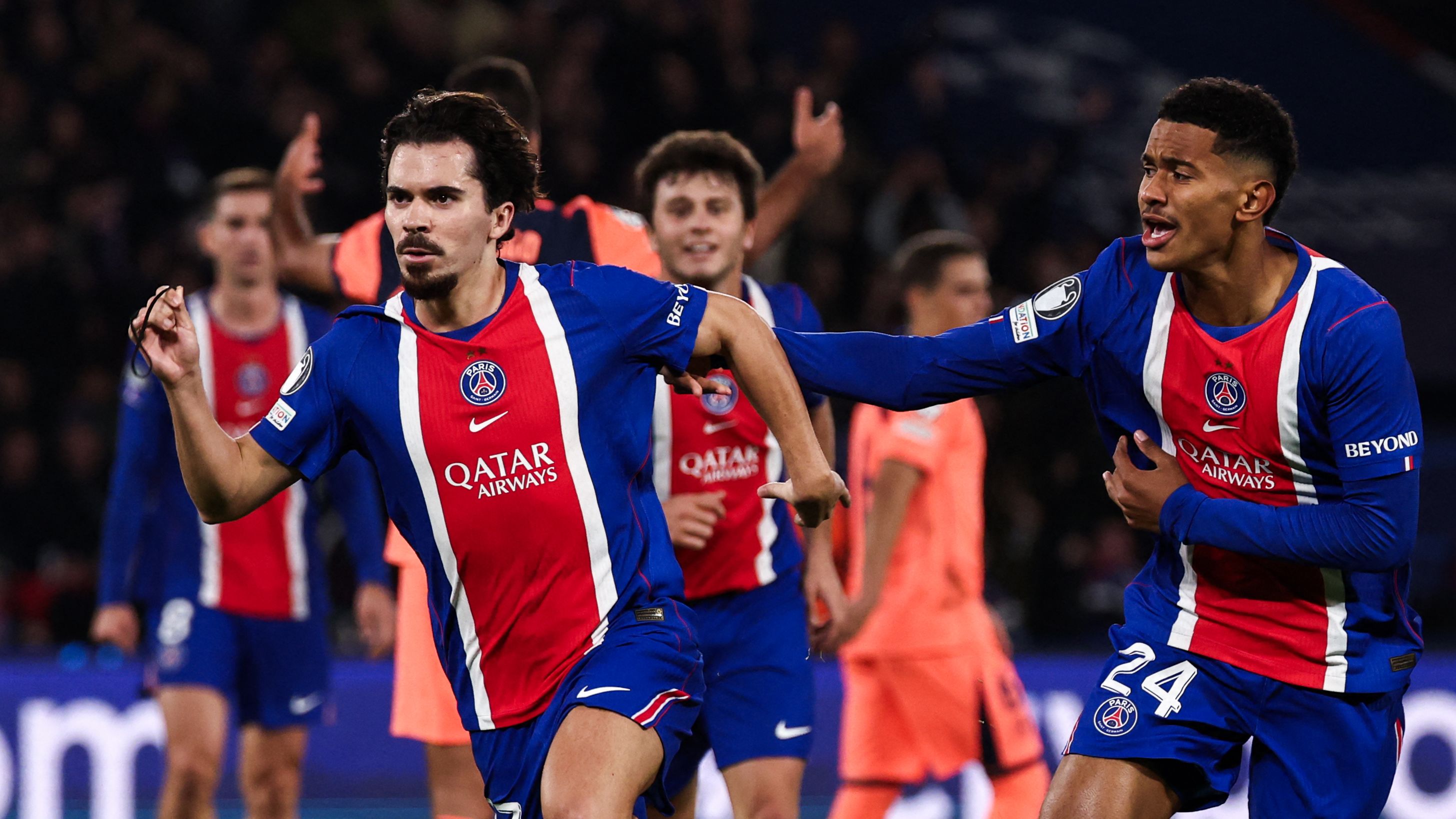 TOPSHOT-FBL-EUR-C1-PSG-BARCELONA