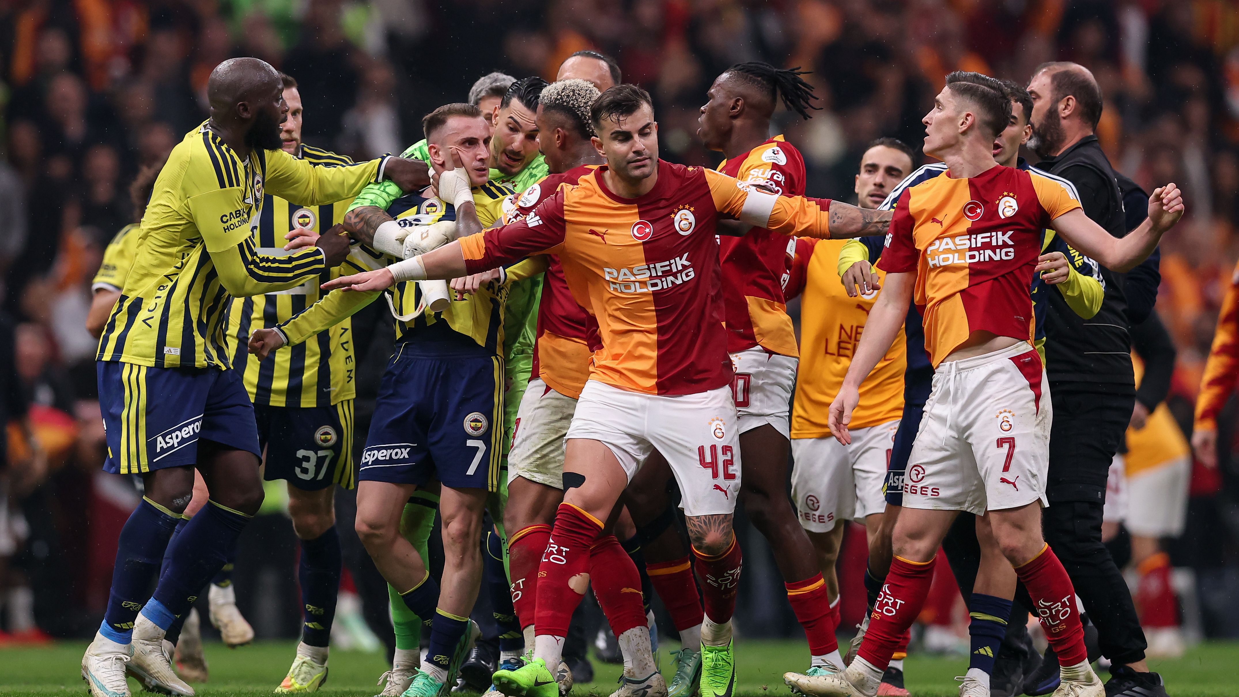 Galatasaray SK v Fenerbahce SK - Turkish Super League 2026/27