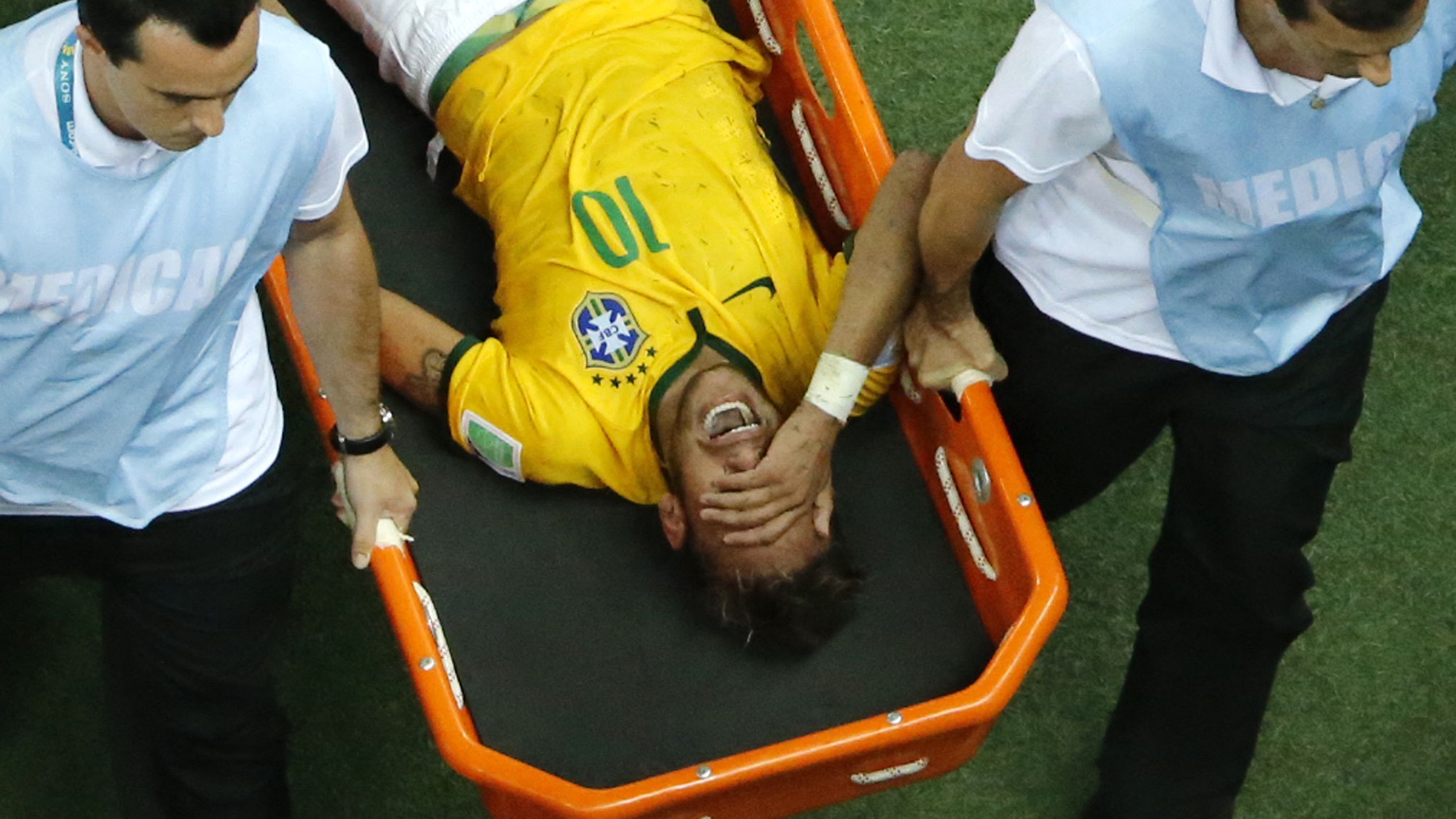 TOPSHOT-FBL-WC-2014-MATCH57-BRA-COL