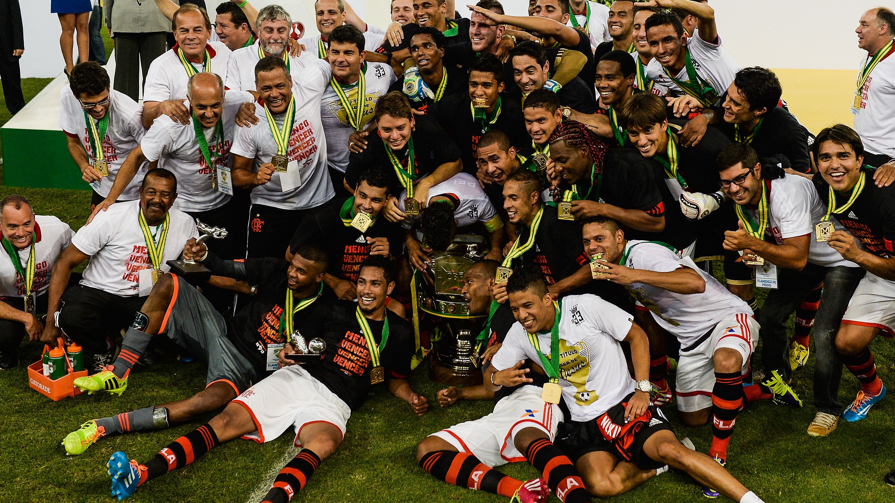 Flamengo v Atletico Paranaense - Brazilian Cup 2013 Final