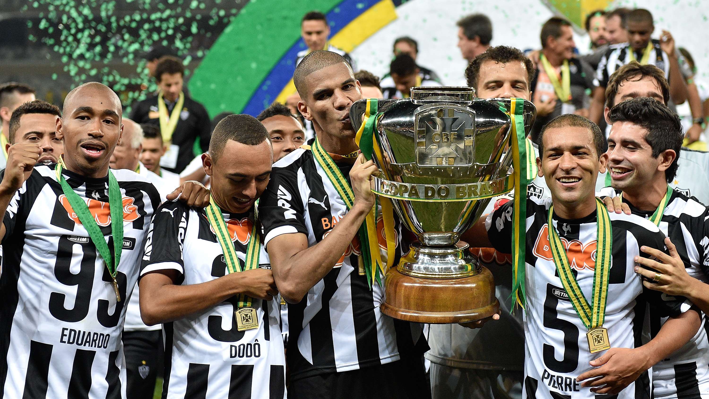 Cruzeiro v Atletico MG - Copa do Brasil 2014 Final