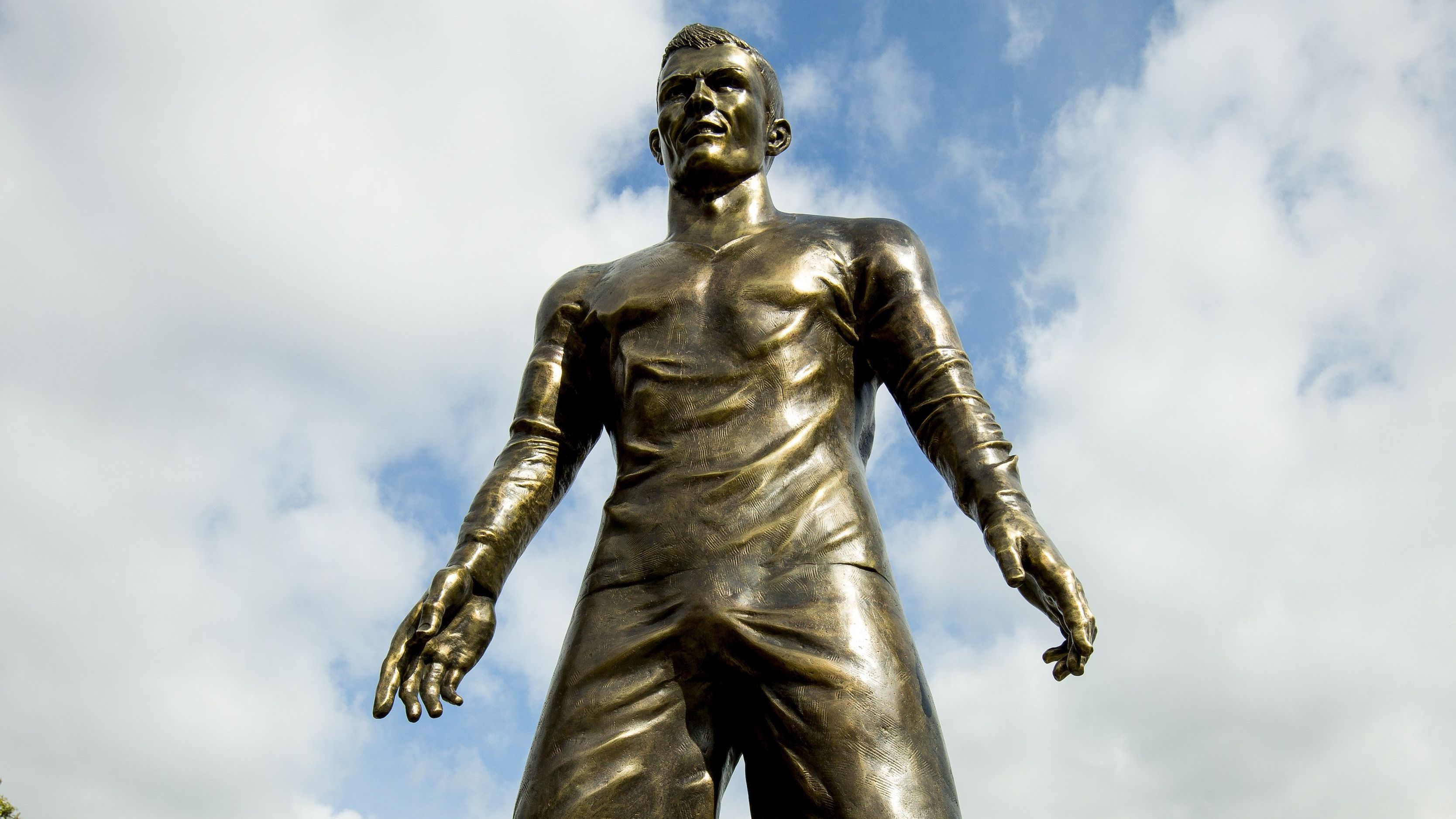 FBL-POR-RONALDO-STATUE