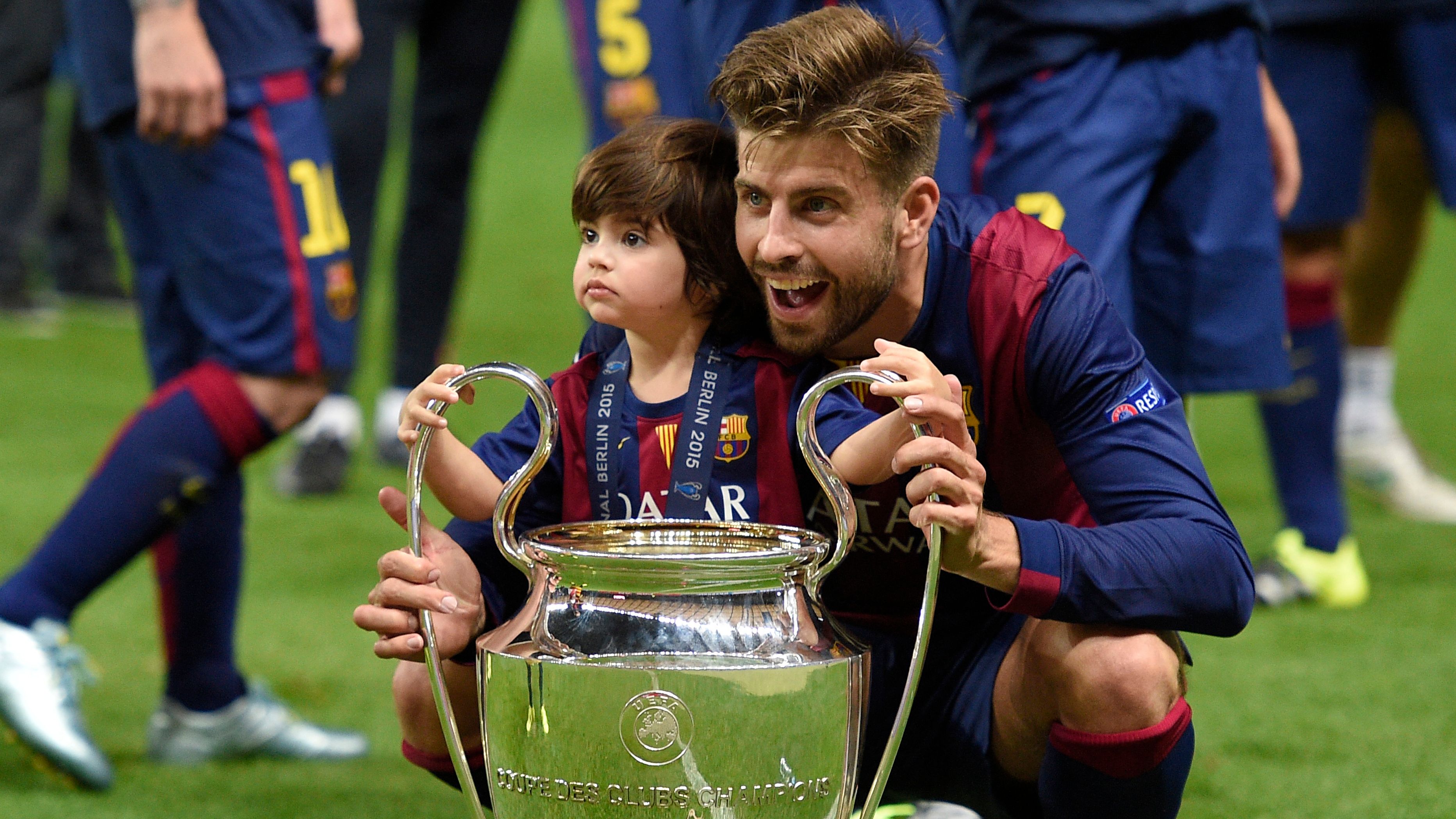 TOPSHOT-FBL-EUR-C1-JUVENTUS-BARCELONA-FINAL-TROPHY