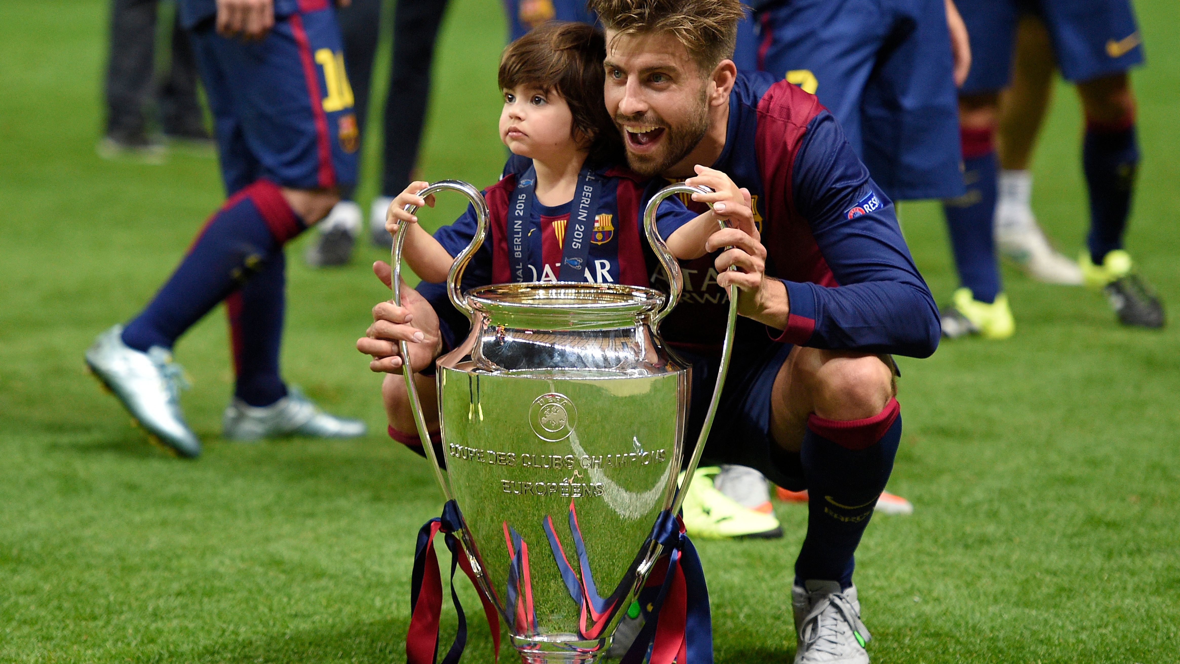 TOPSHOT-FBL-EUR-C1-JUVENTUS-BARCELONA-FINAL-TROPHY