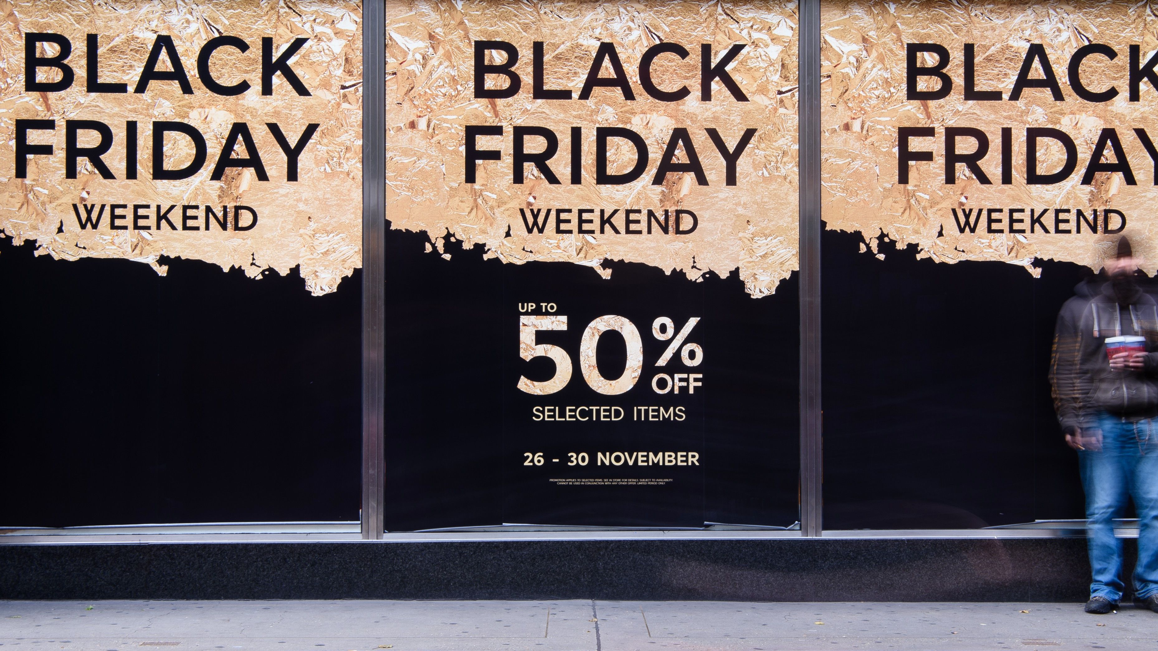 BRITAIN-ECONOMY-RETAIL-BLACKFRIDAY-CYBERMONDAY