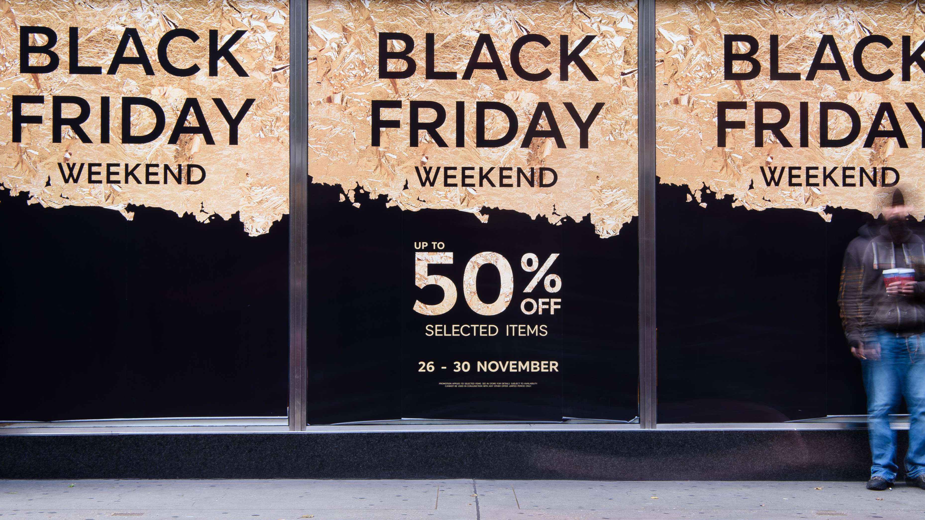 BRITAIN-ECONOMY-RETAIL-BLACKFRIDAY-CYBERMONDAY