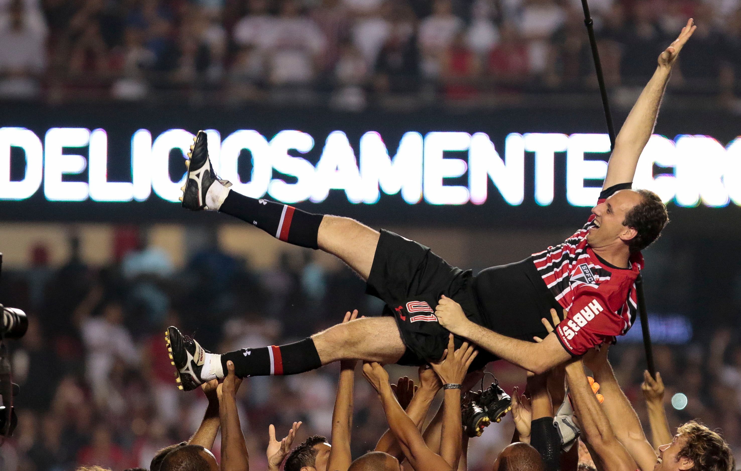 TOPSHOT-FBL-BRAZIL-CENI-FRIENDLY-FAREWELL