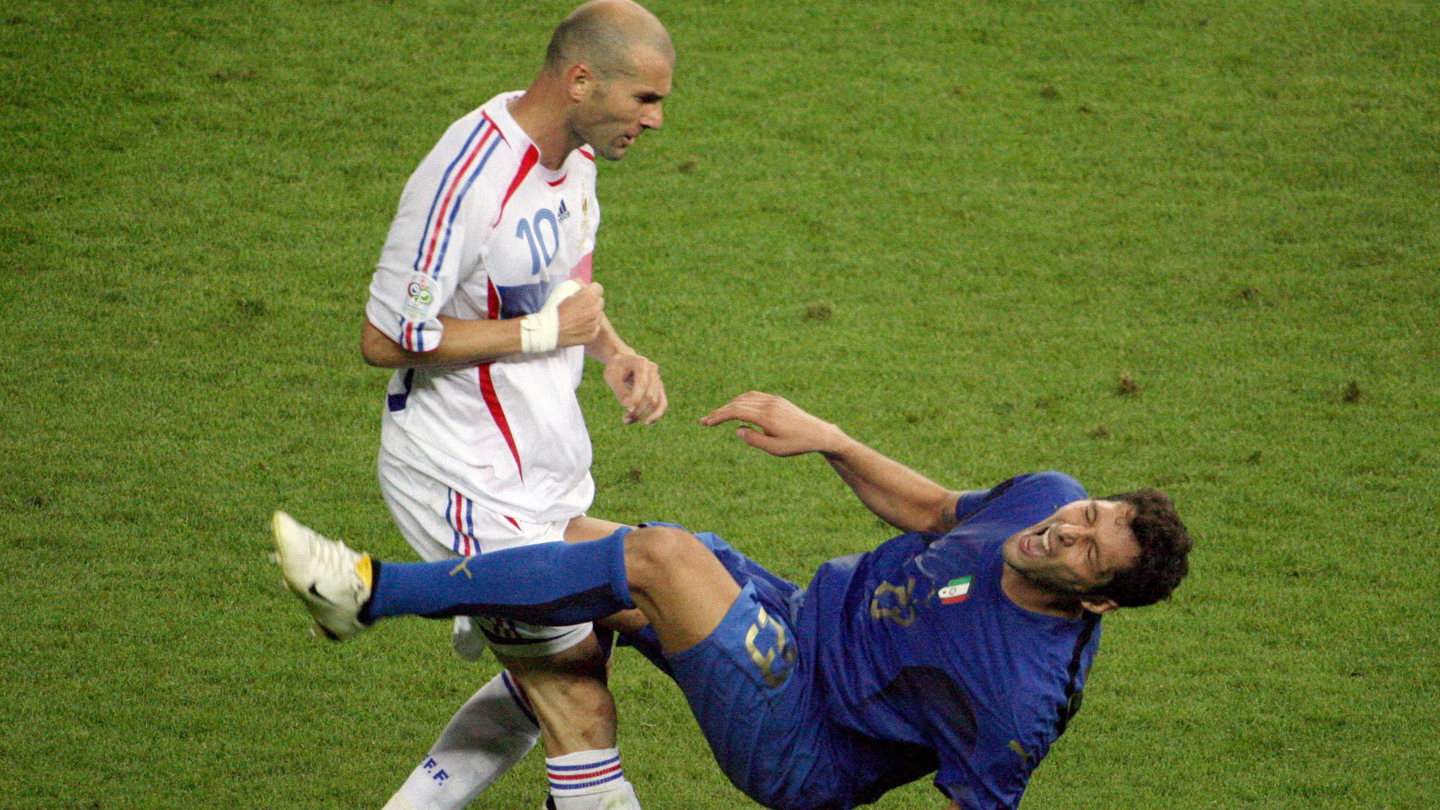TOPSHOT-FBL-WC2006-FRA-ITA-ZIDANE-MATERAZZI