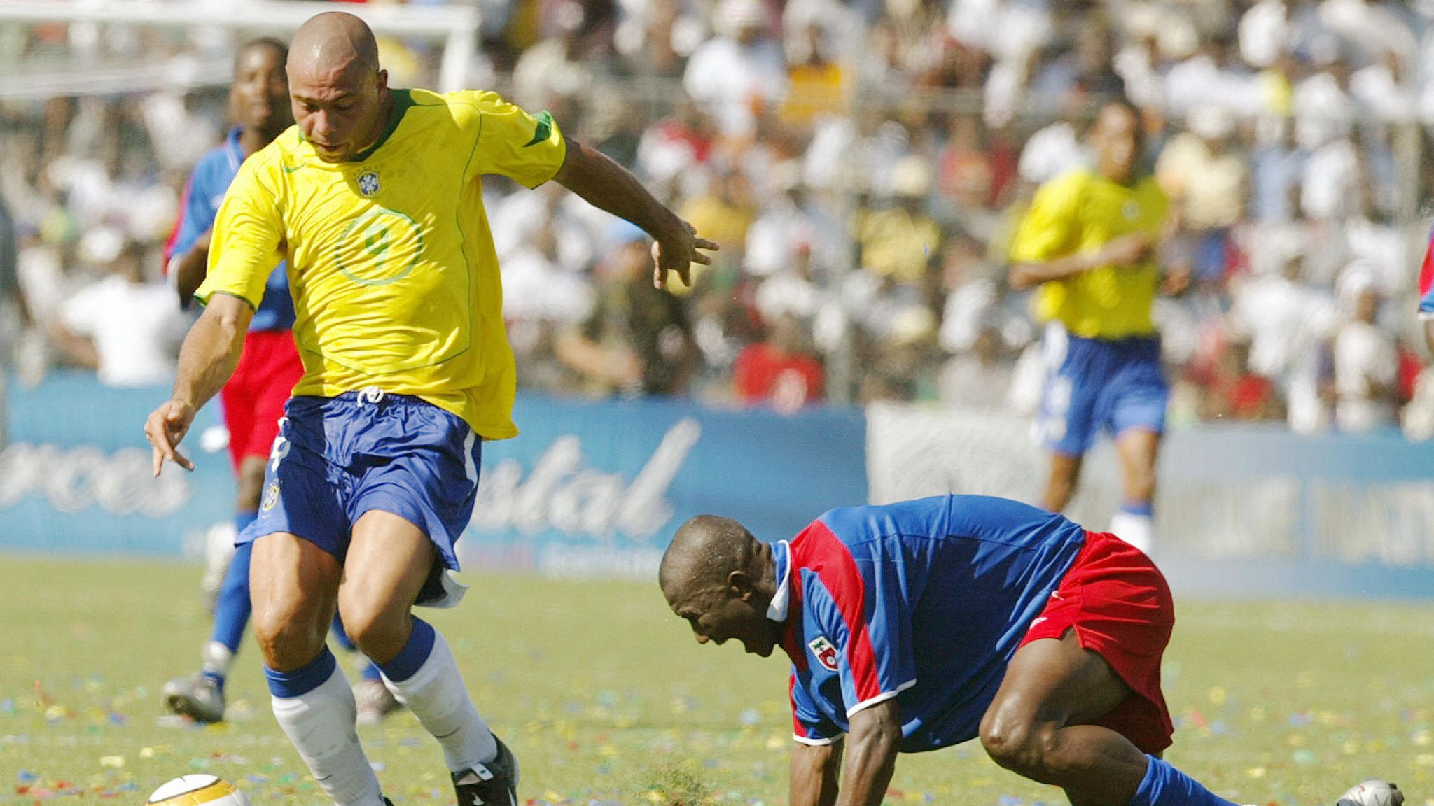 Conheça a história do "Jogo da Paz", entre Brasil e Haiti, em 2004