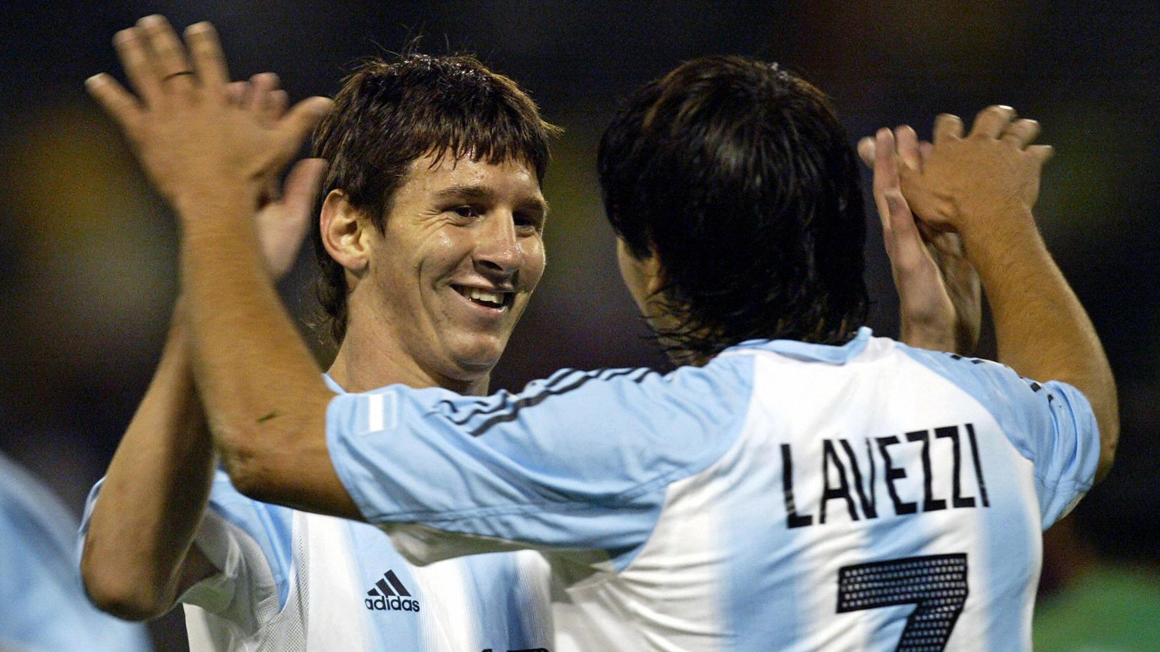 Lionel Messi (I) de Argentina celebra co