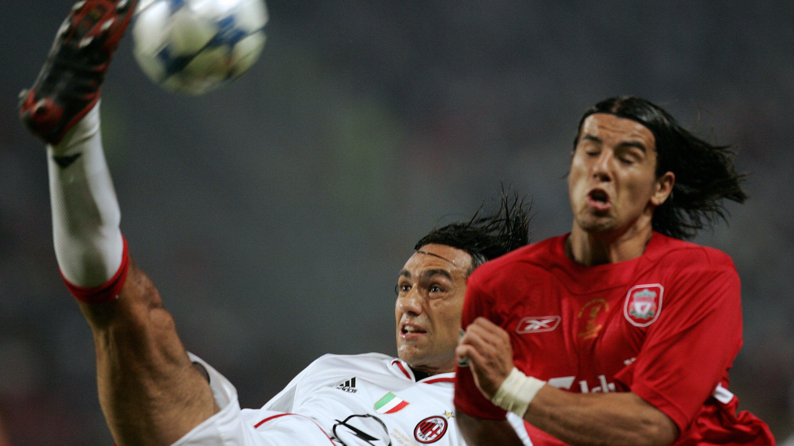 Liverpool's Czech striker Milan Baros (R