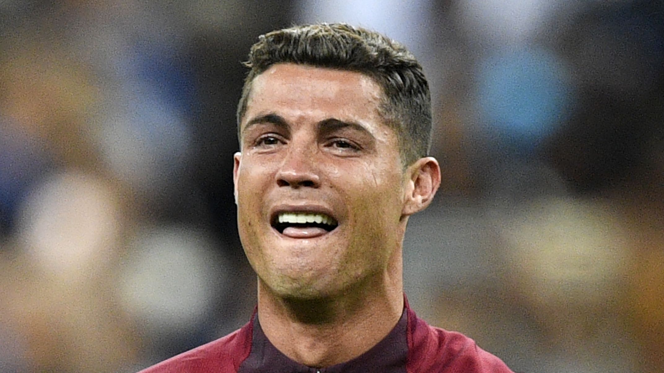 TOPSHOT-FBL-EURO-2016-MATCH51-POR-FRA-TROPHY