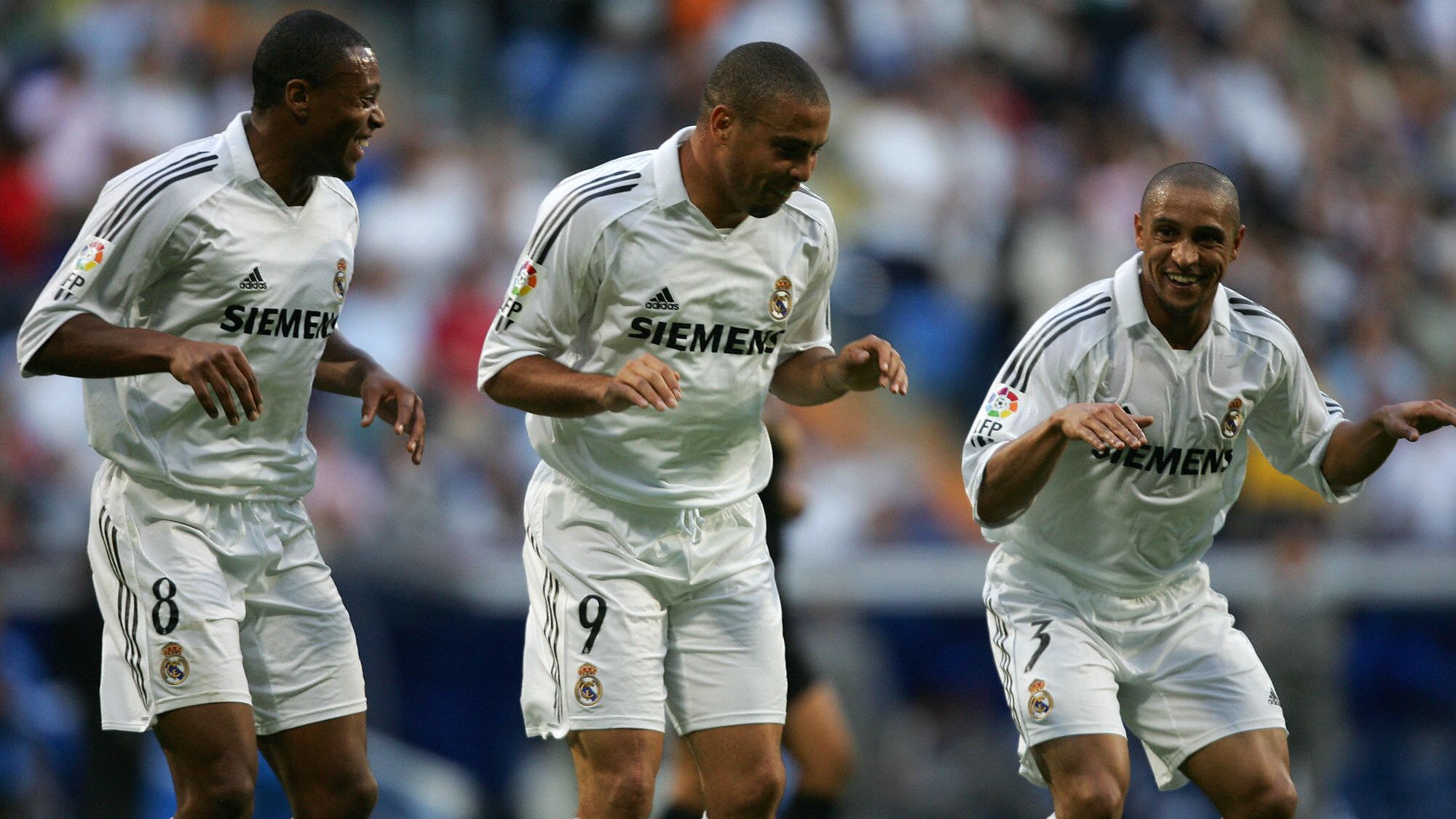 Real Madrid's Brazilian Ronaldo (C) jubi