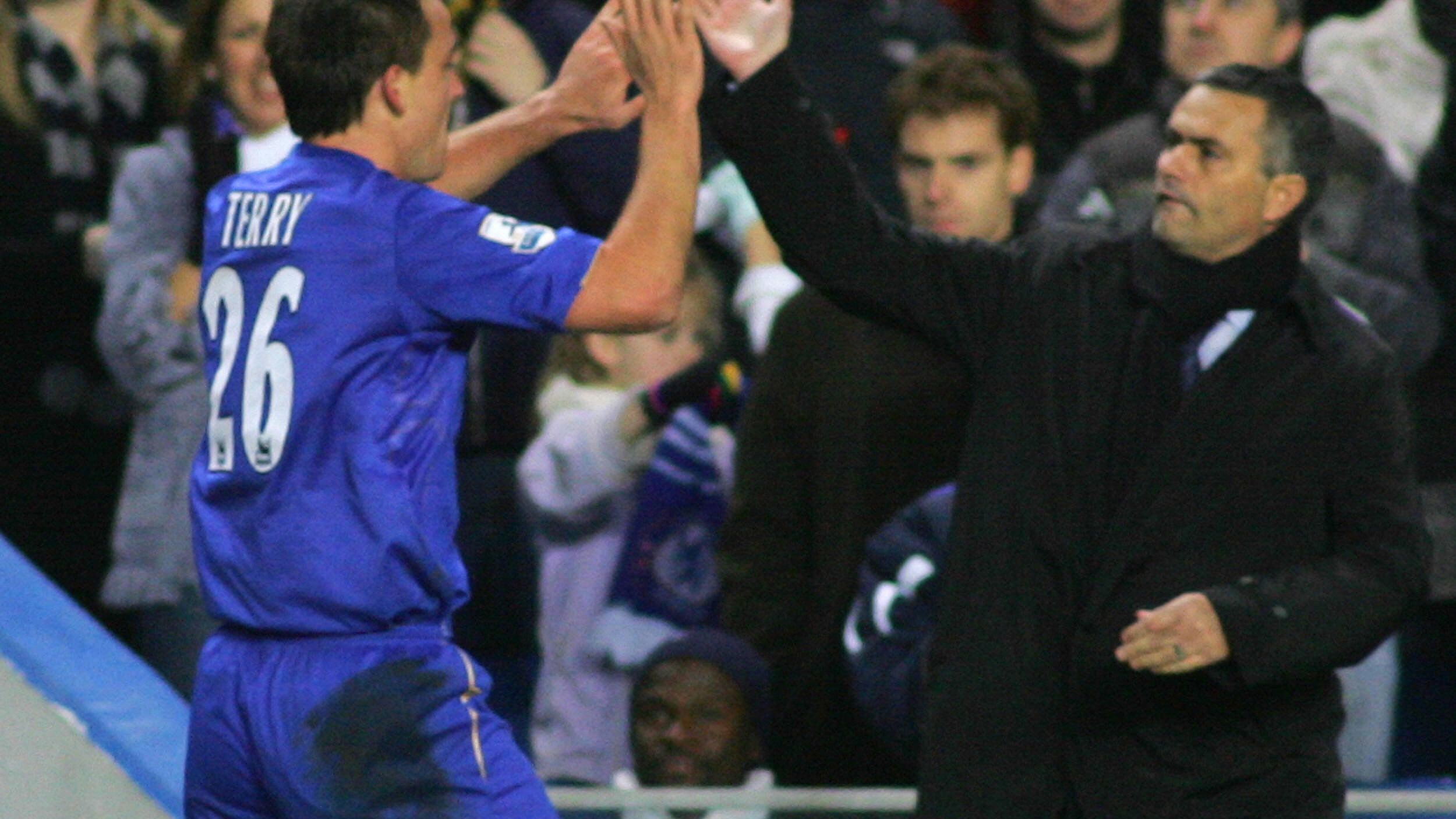 Chelsea's captain John Terry (L ) celebr