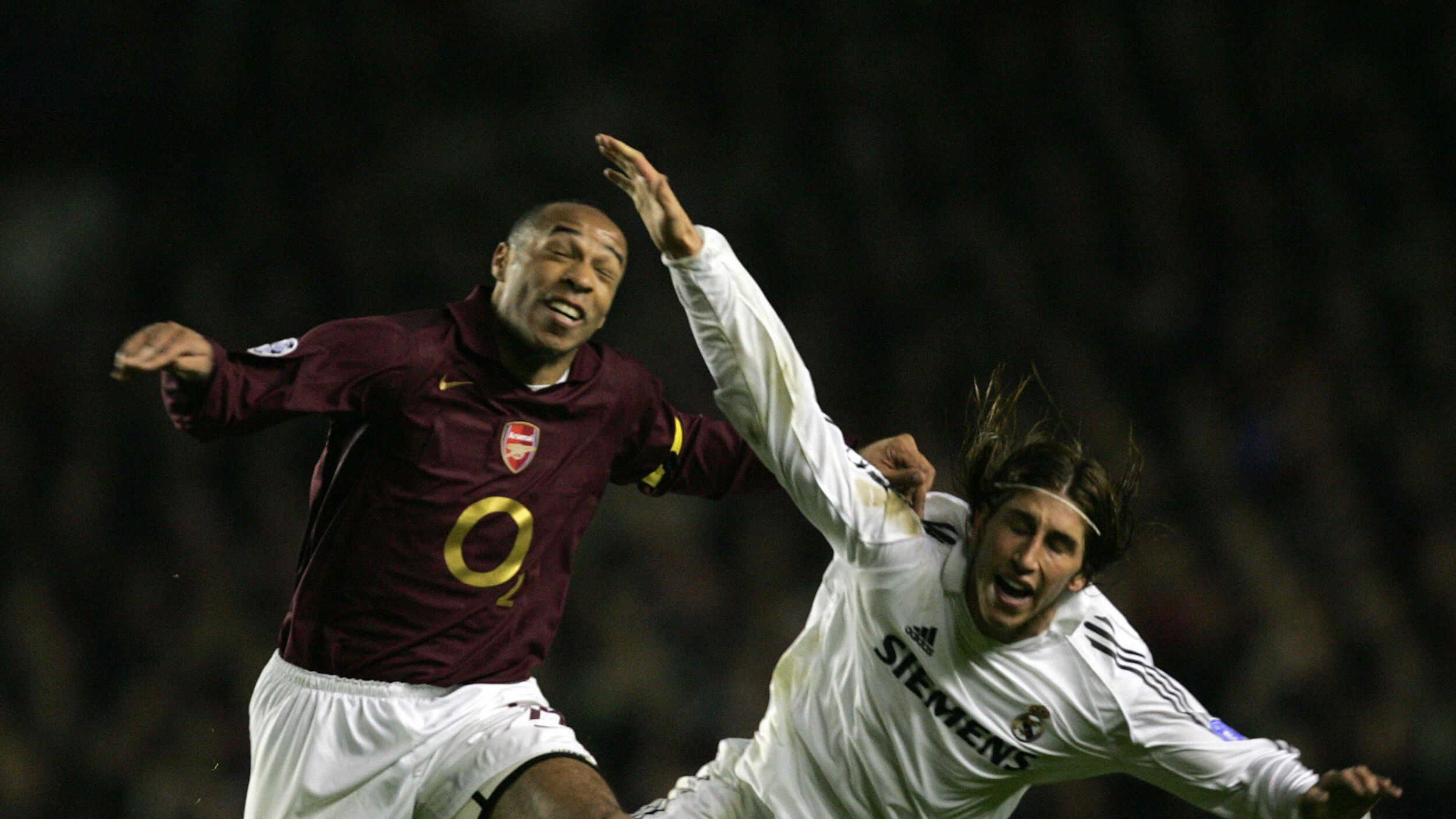 Arsenal's Thierry Henry (L) vies for the