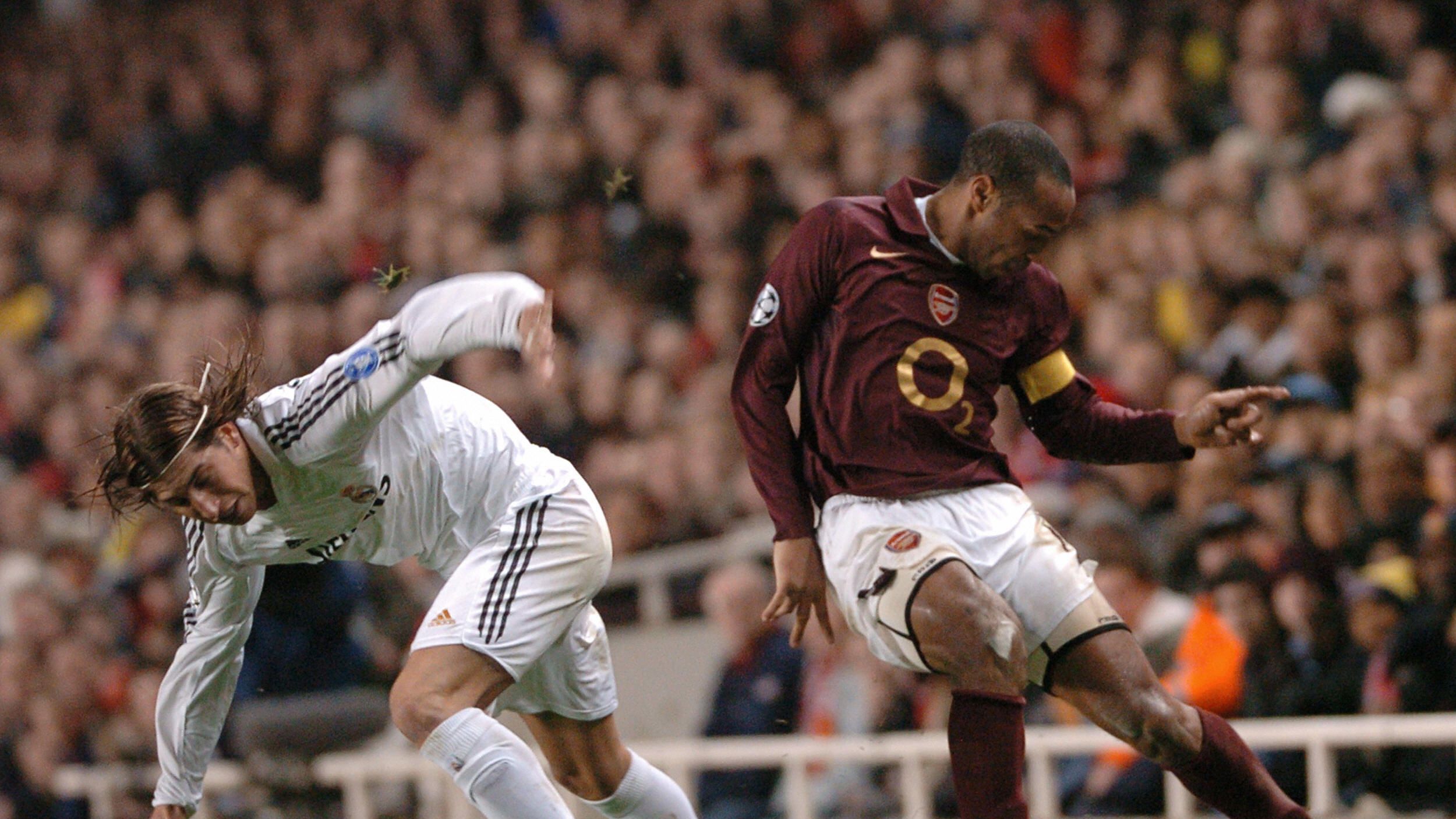 Arsenal's Thierry Henry (R) vies for the