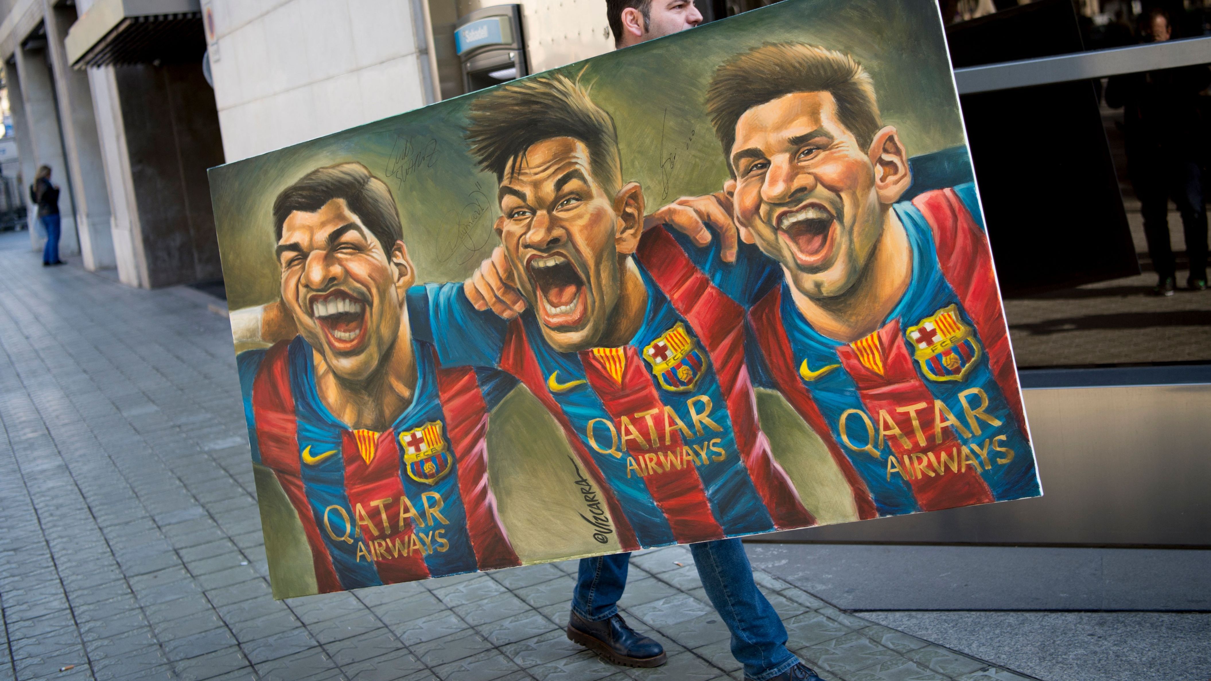 TOPSHOT-FBL-ESP-BARCELONA-SUAREZ