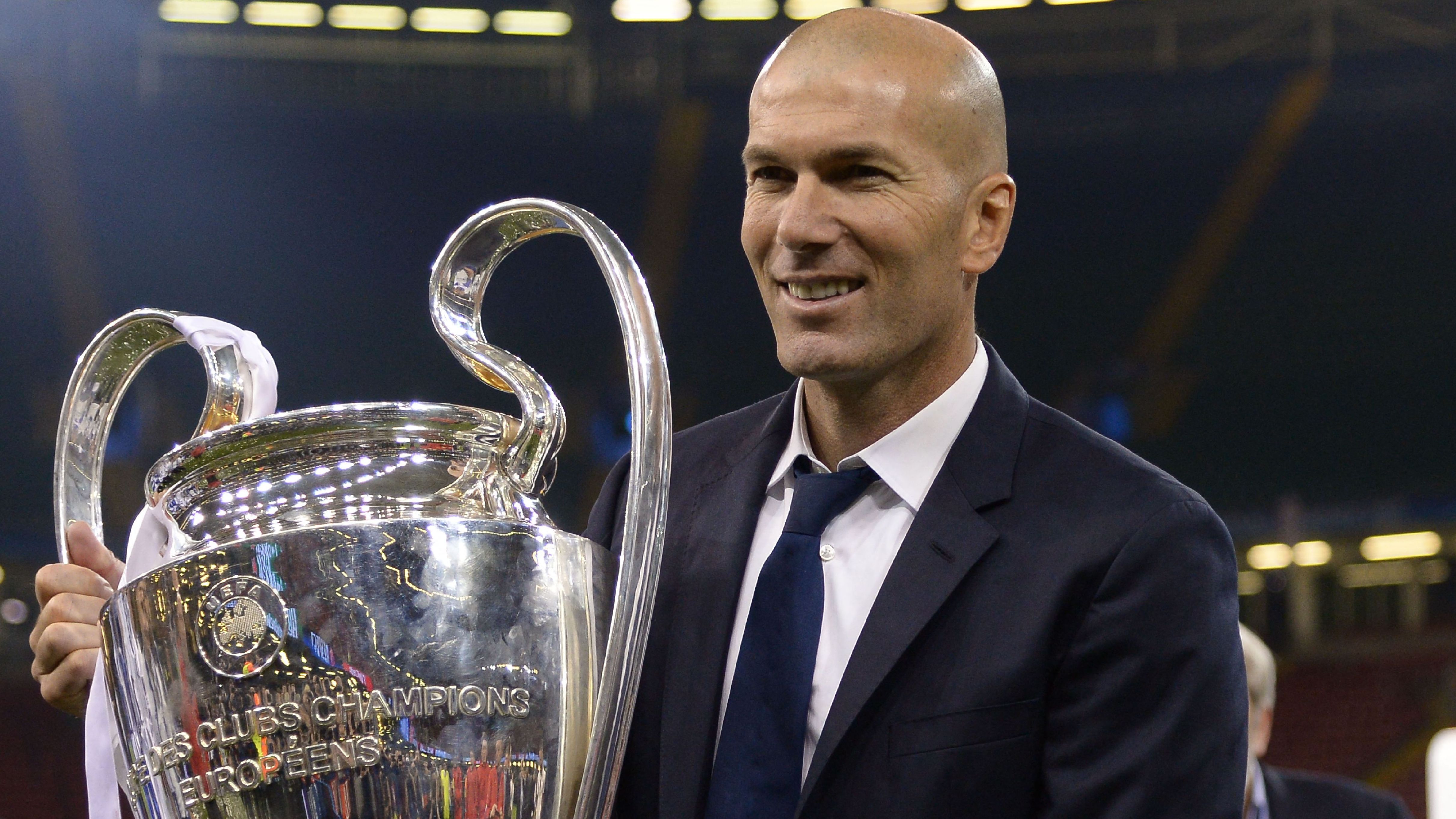 FBL-EUR-C1-JUVENTUS-REAL MADRID-TROPHY