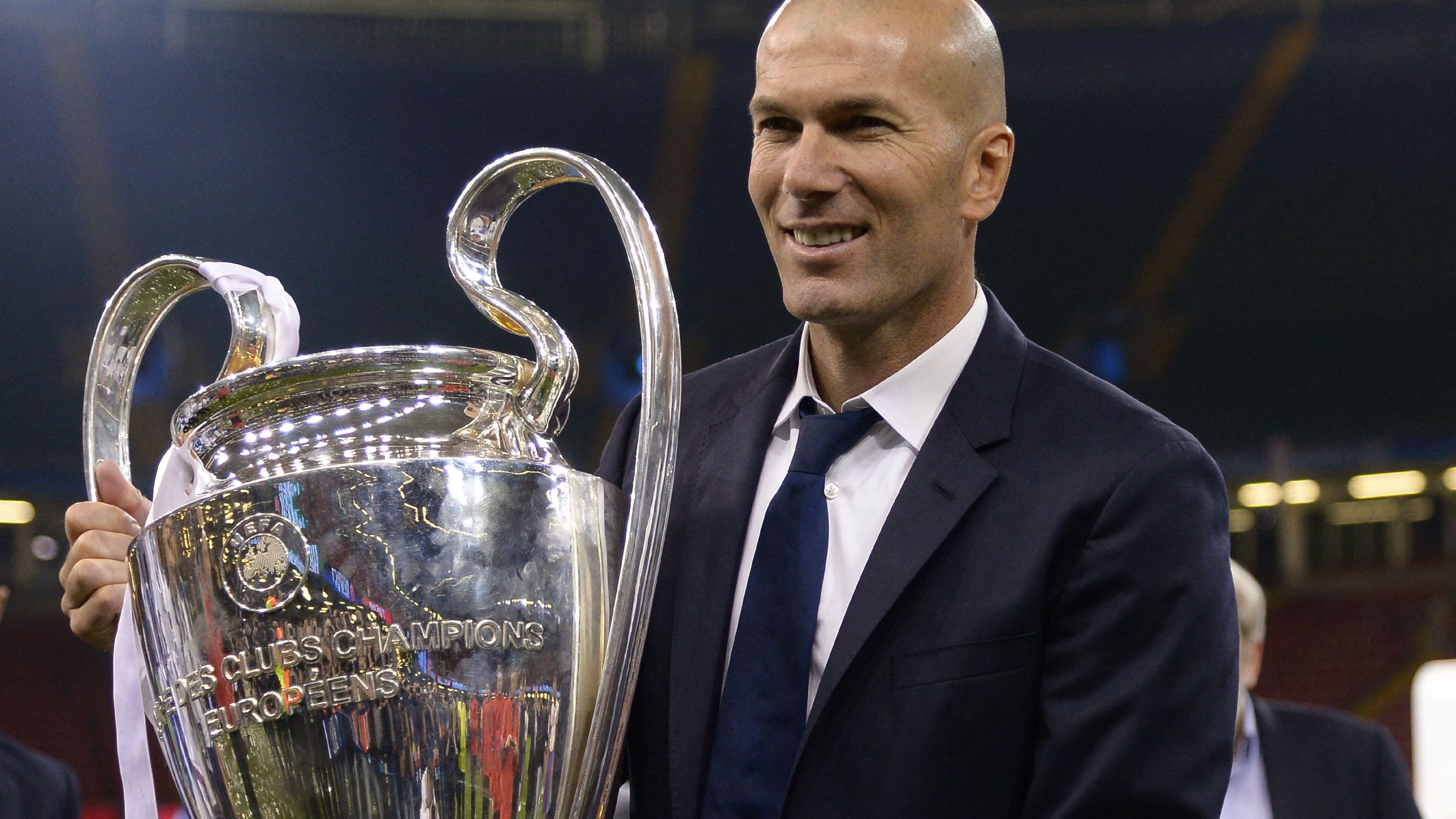 FBL-EUR-C1-JUVENTUS-REAL MADRID-TROPHY