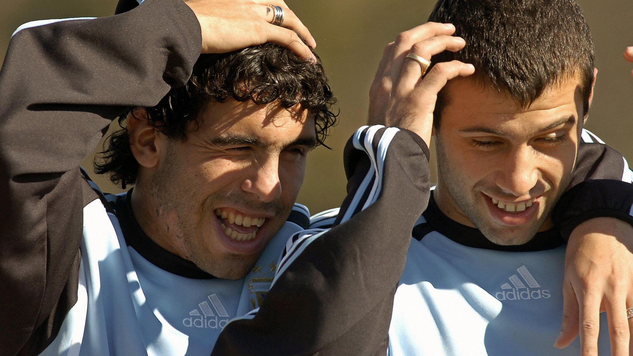 Argentinians Carlos Tevez (L) and Javier